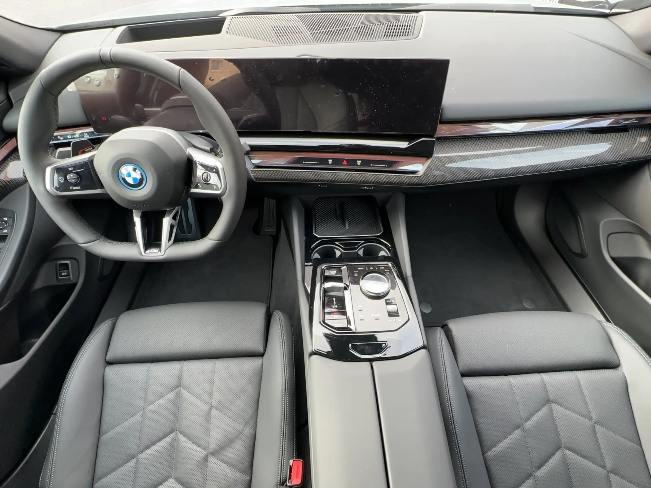 BMW - i5