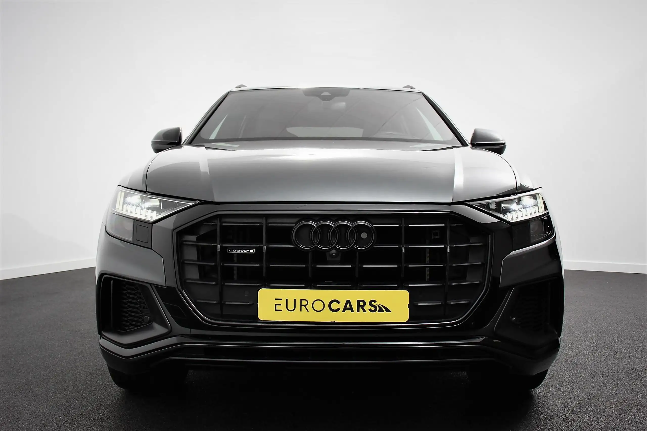 Audi - Q8