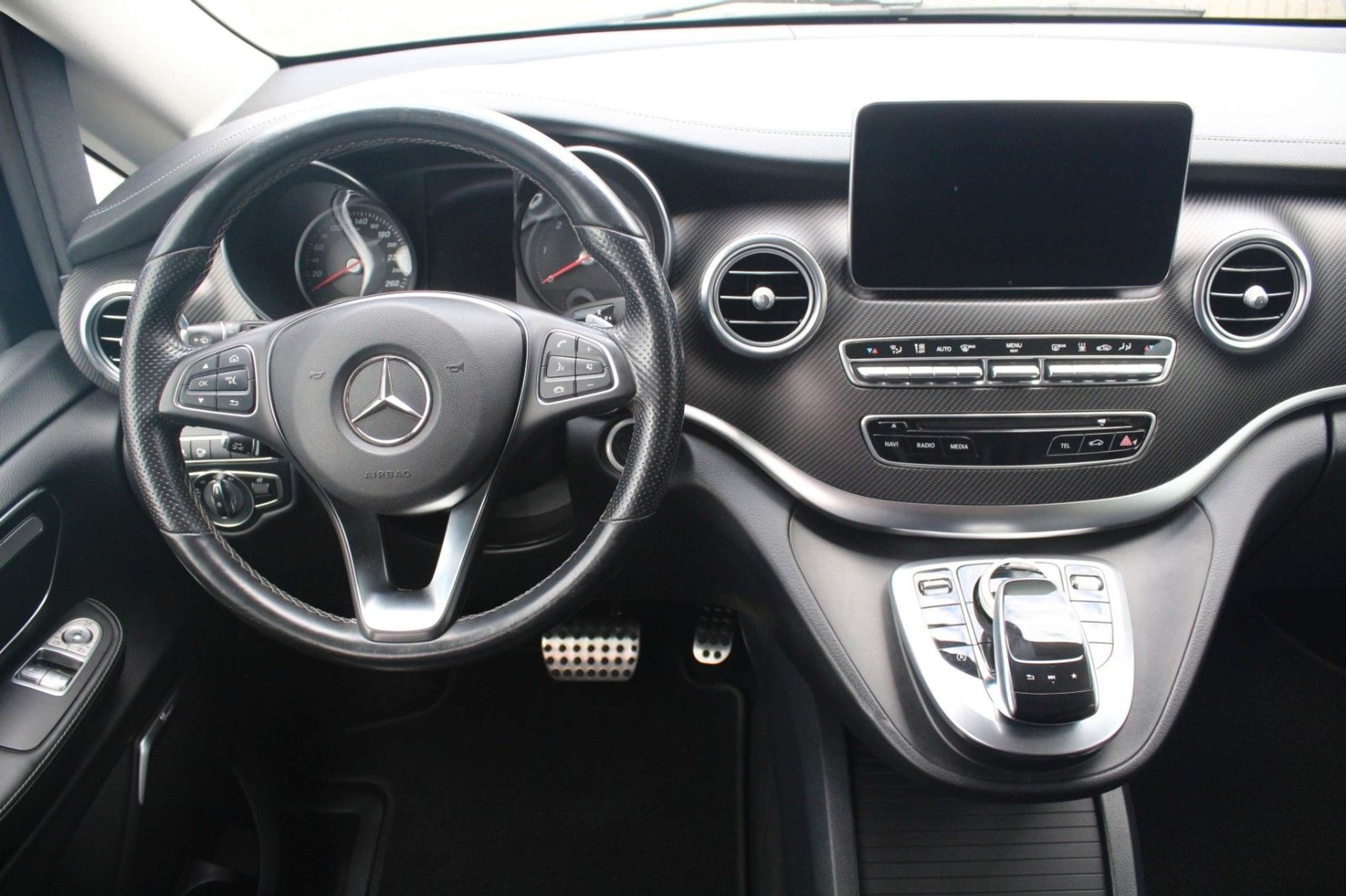 Mercedes-Benz - V 250