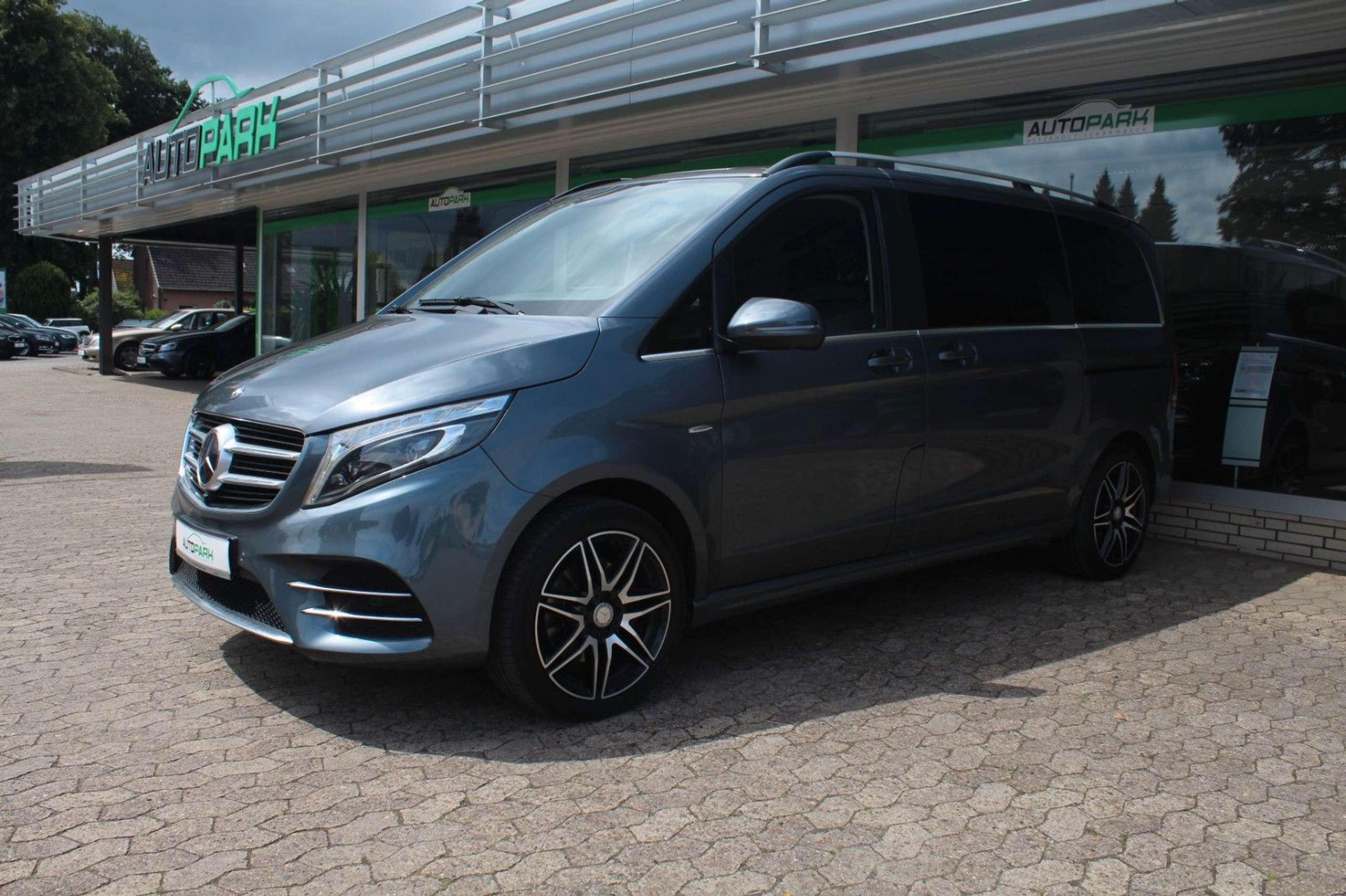 Mercedes-Benz - V 250