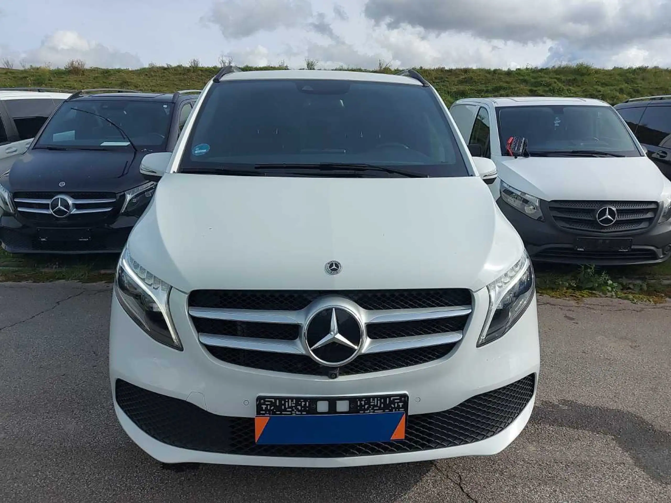 Mercedes-Benz - V 300