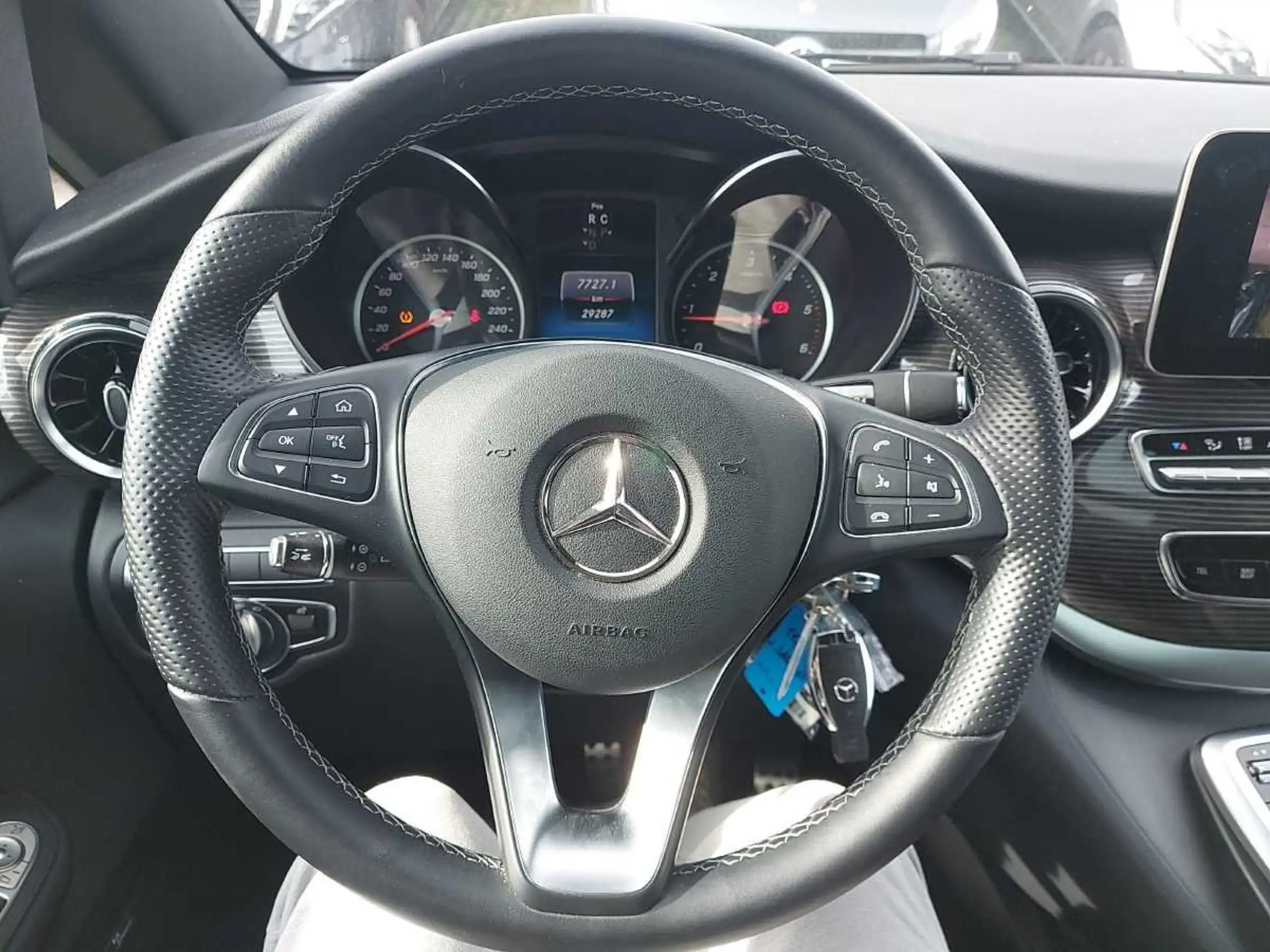 Mercedes-Benz - V 300