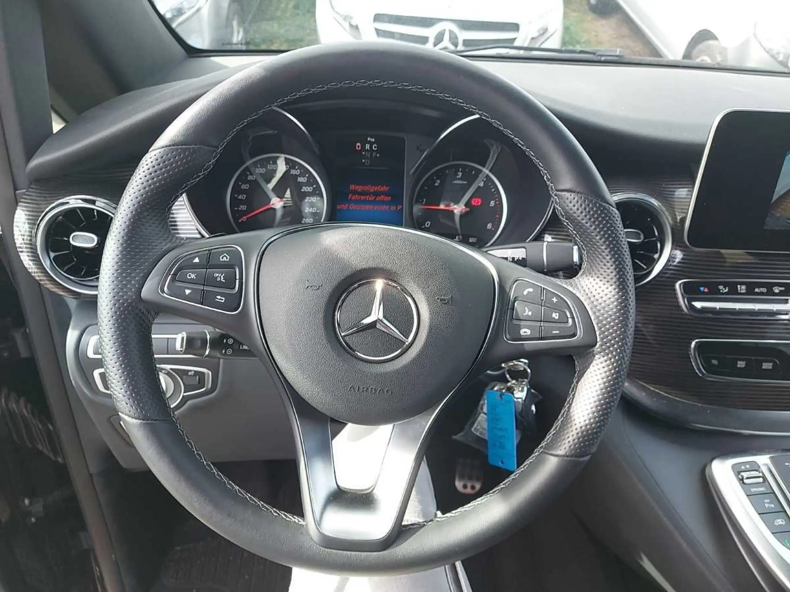 Mercedes-Benz - V 250