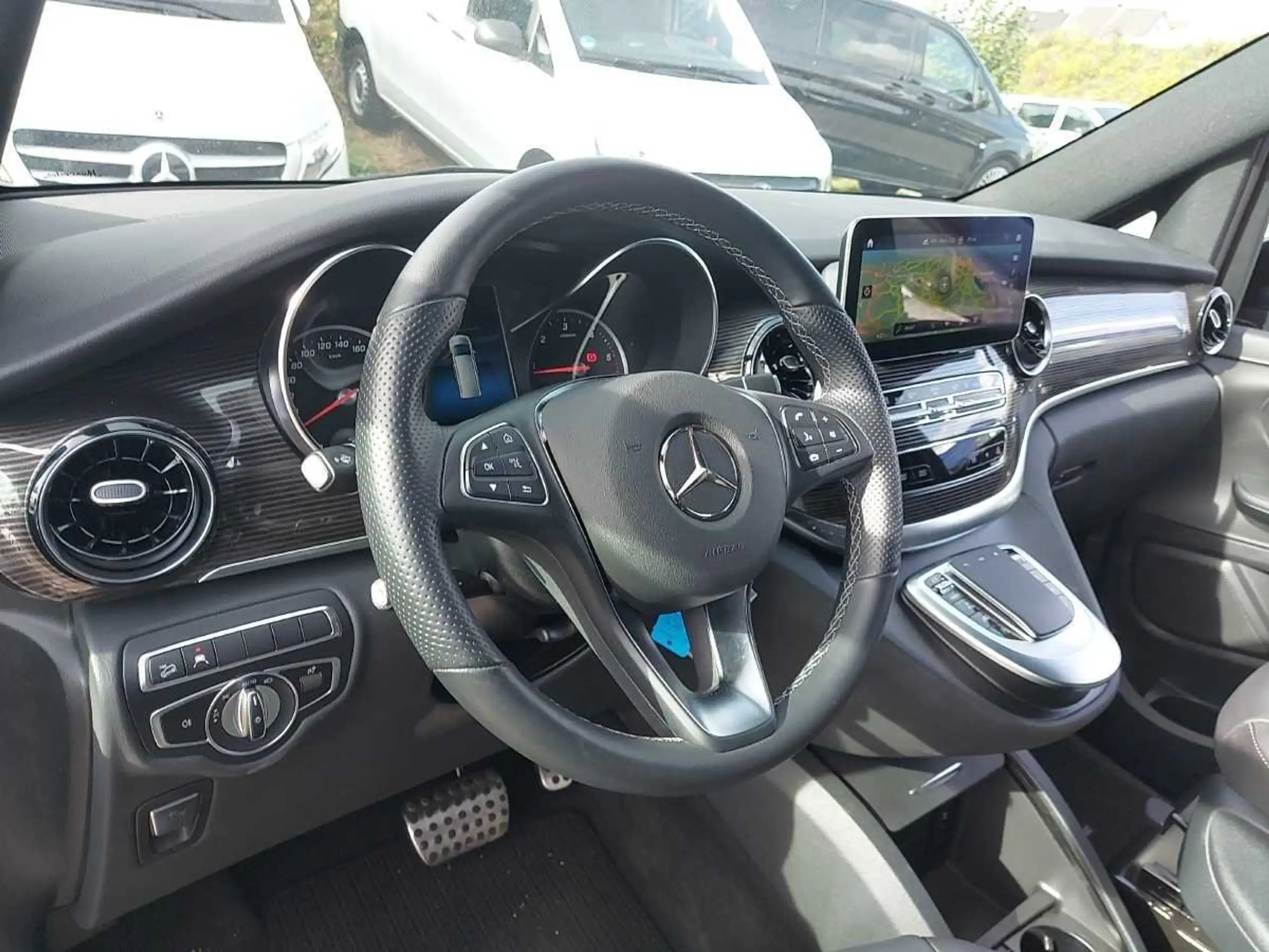 Mercedes-Benz - V 250