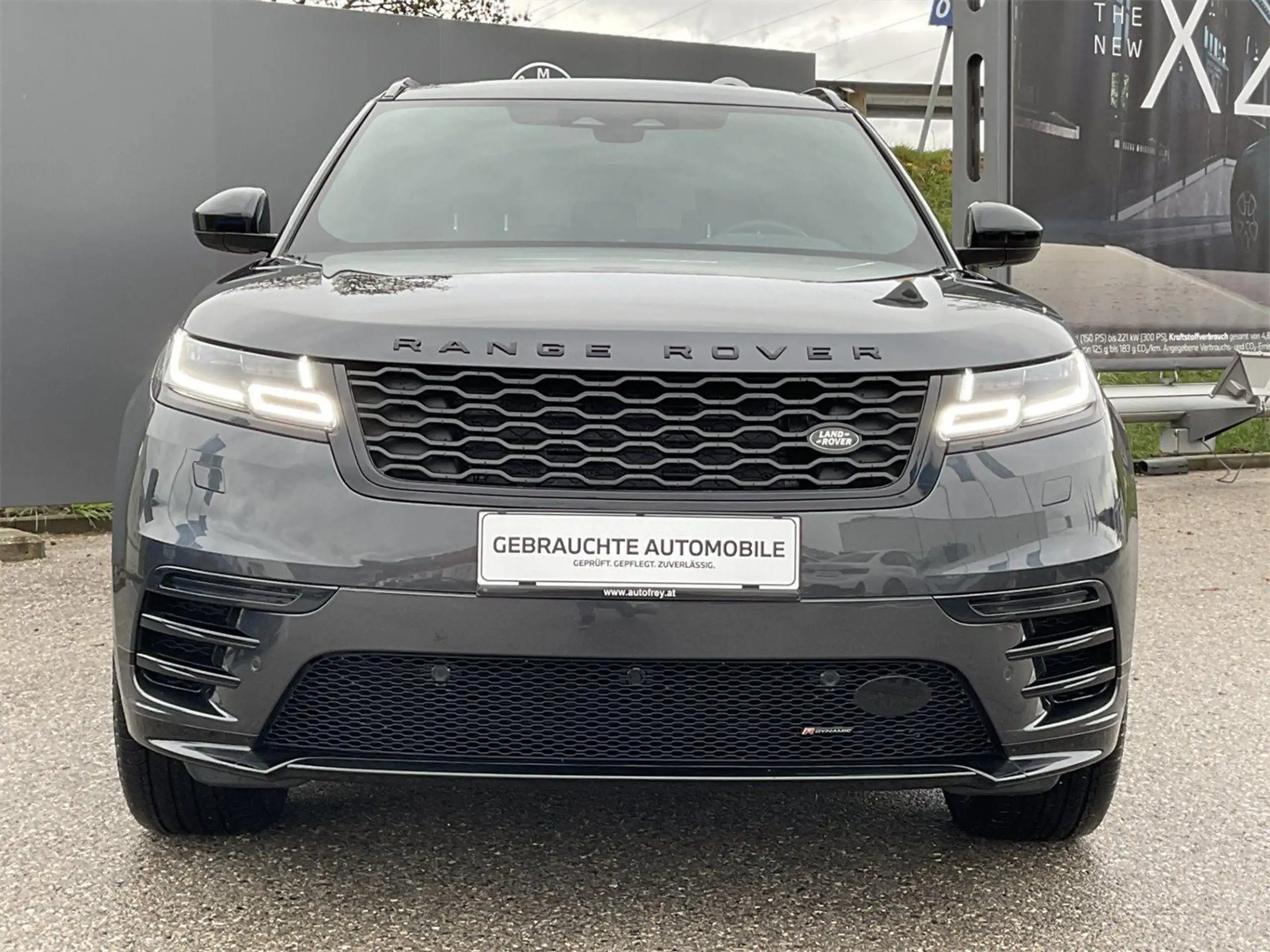 Land Rover - Range Rover Velar