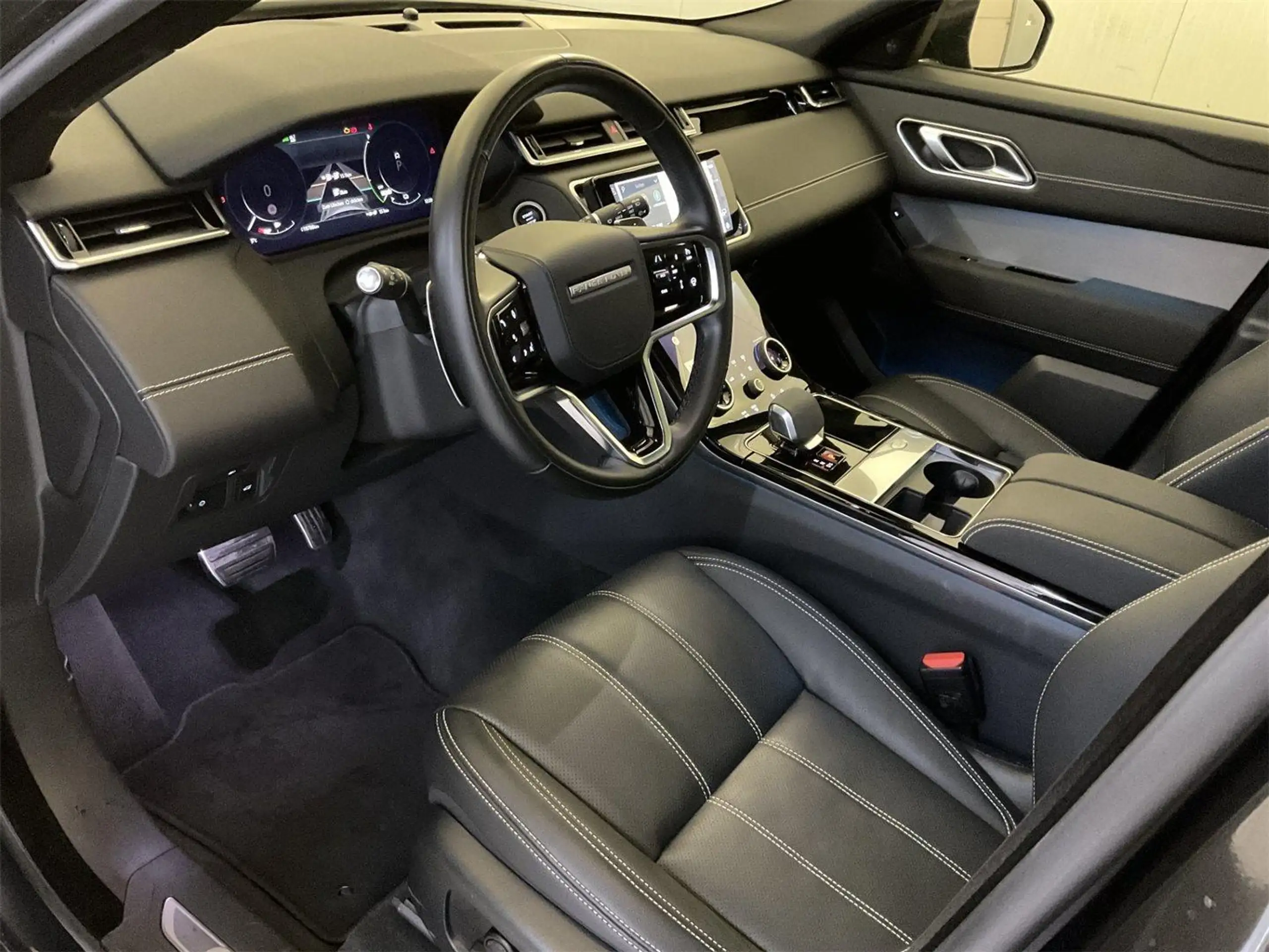 Land Rover - Range Rover Velar