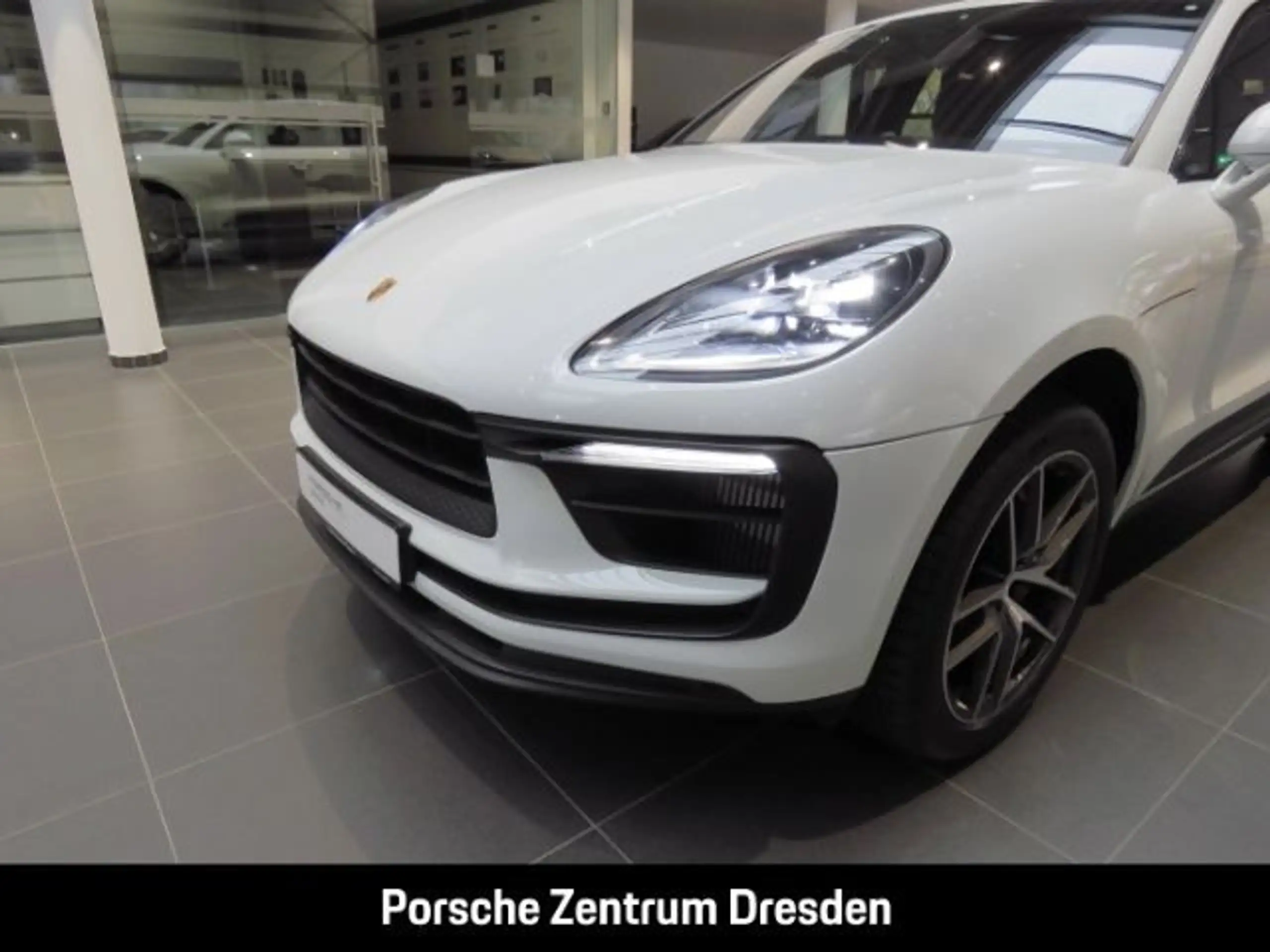 Porsche - Macan