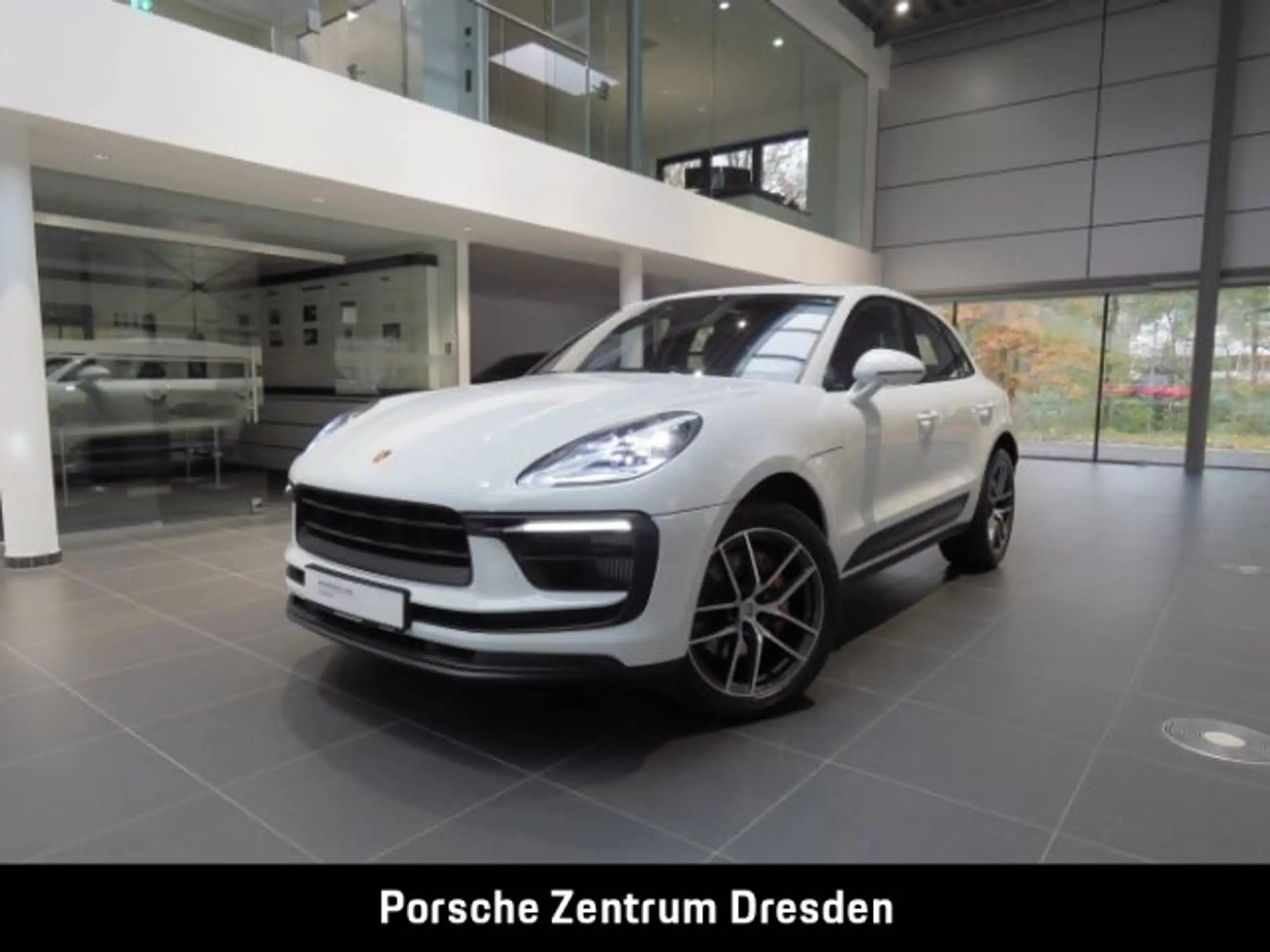 Porsche - Macan