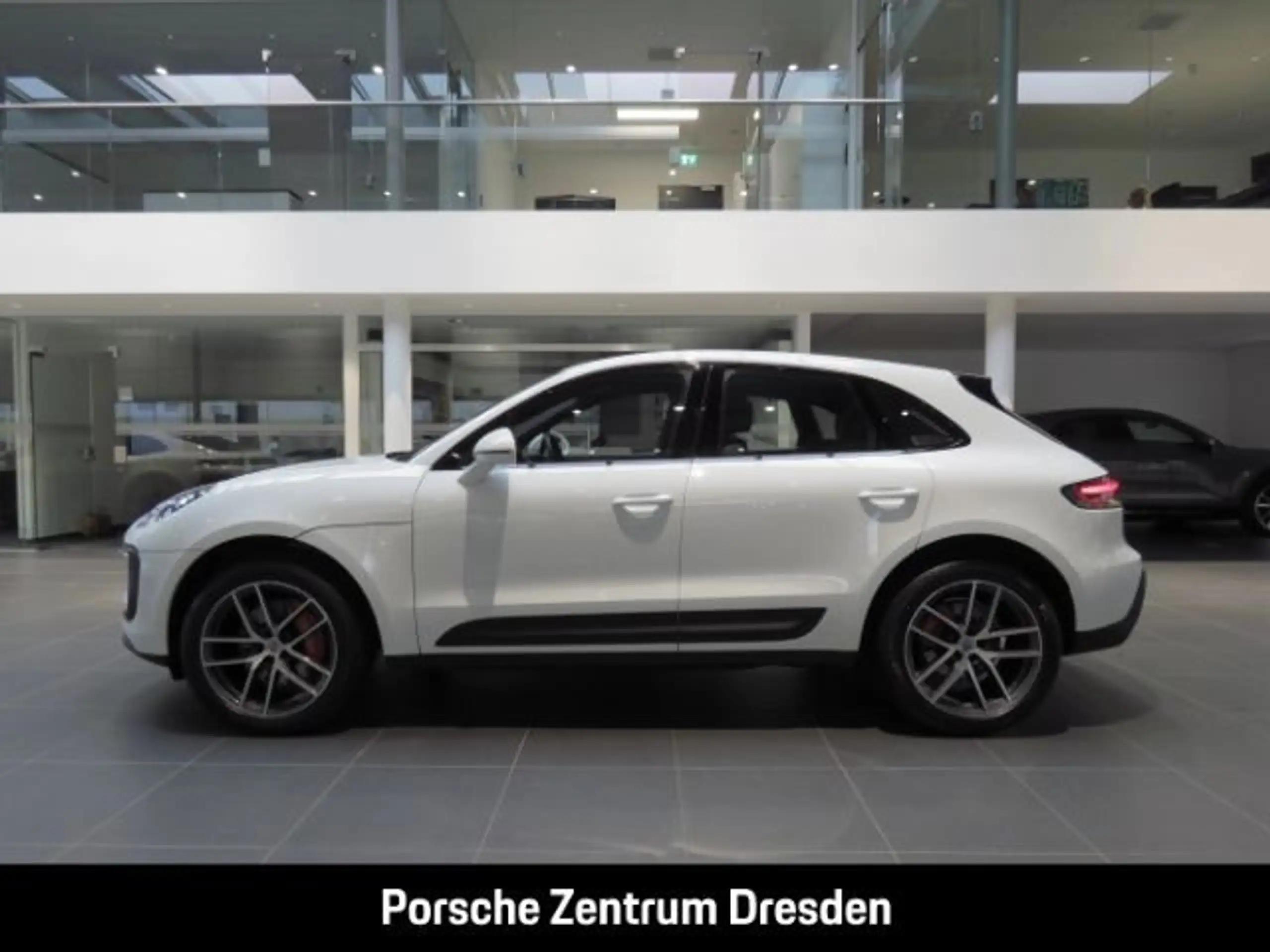 Porsche - Macan