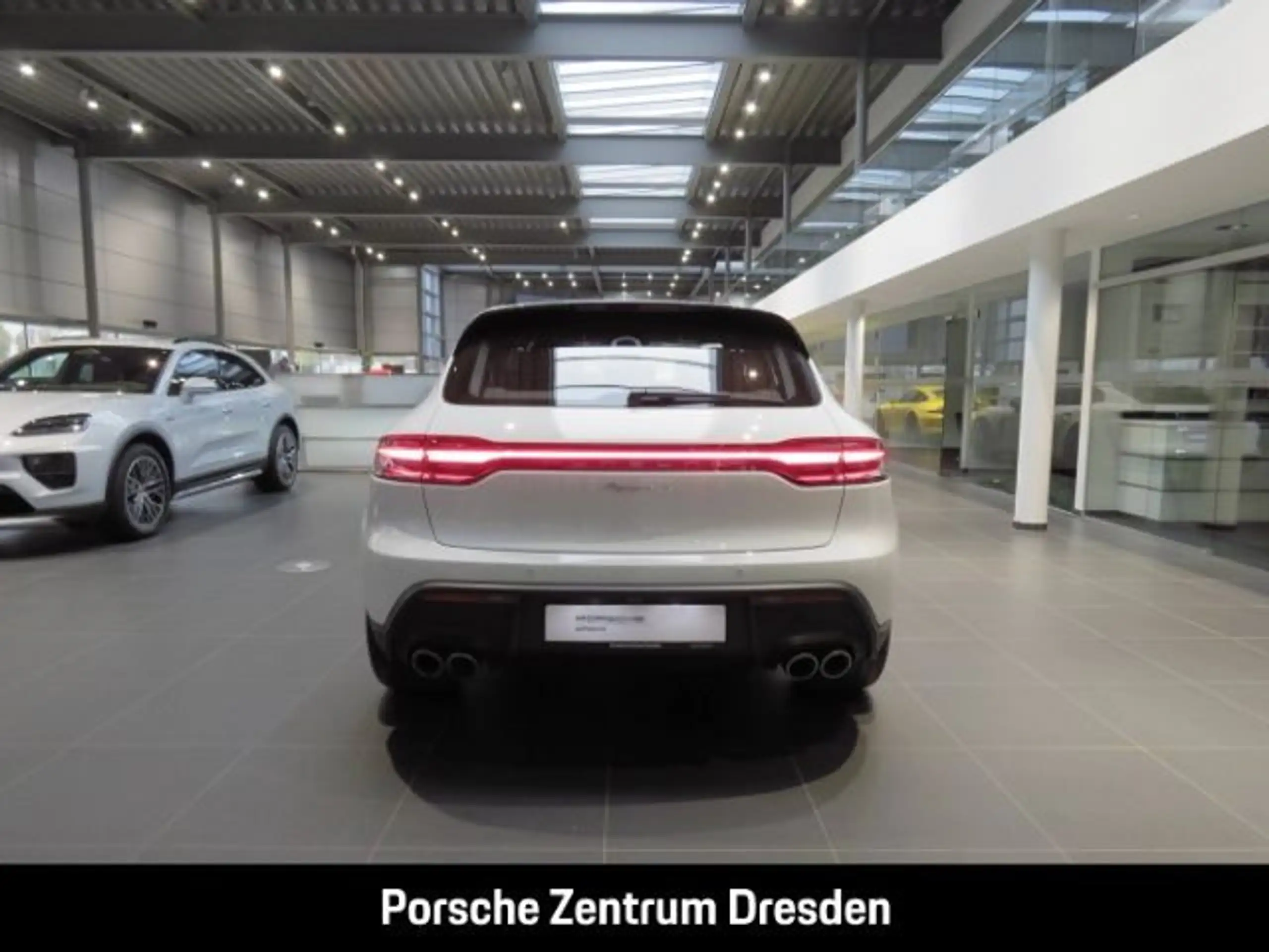 Porsche - Macan