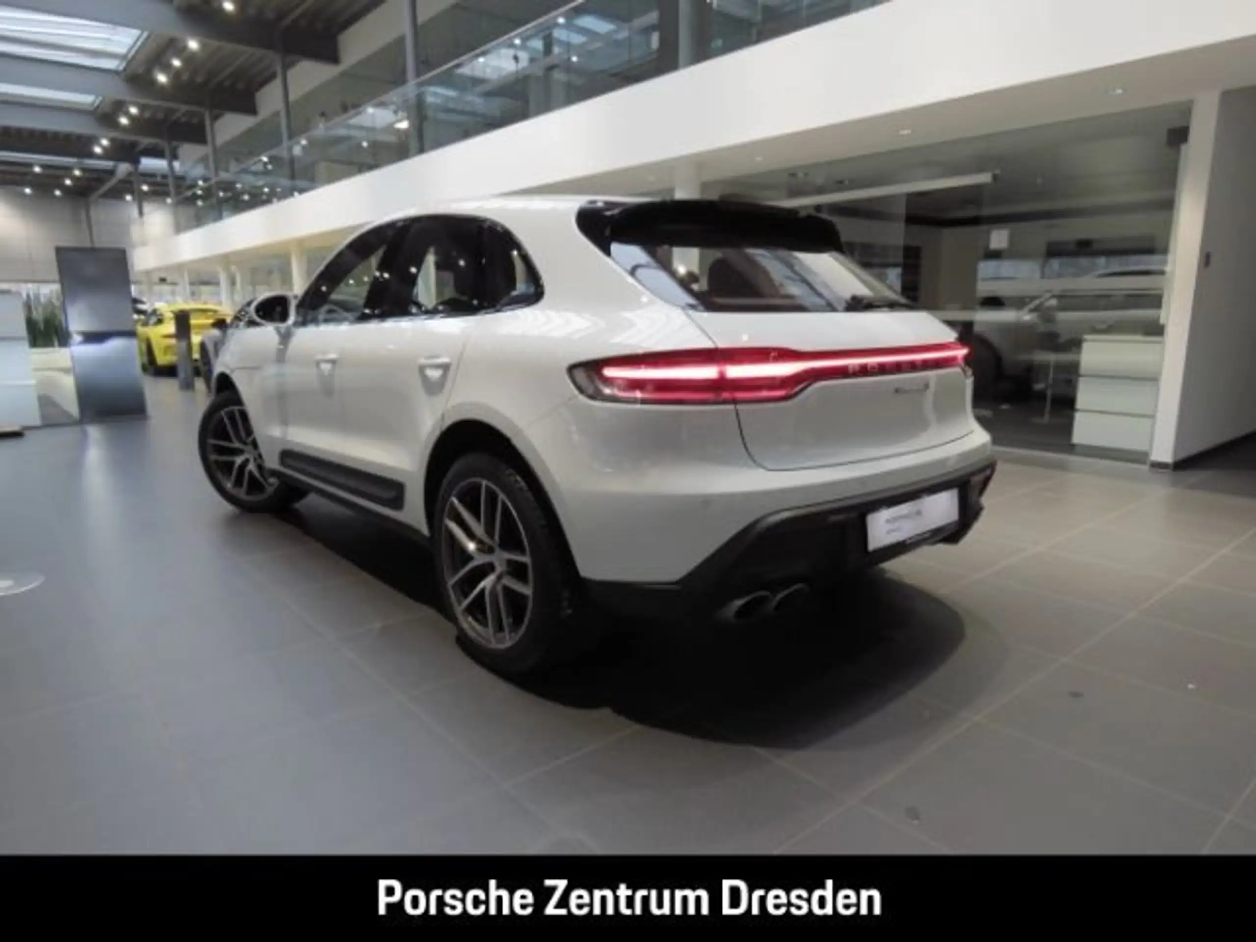 Porsche - Macan