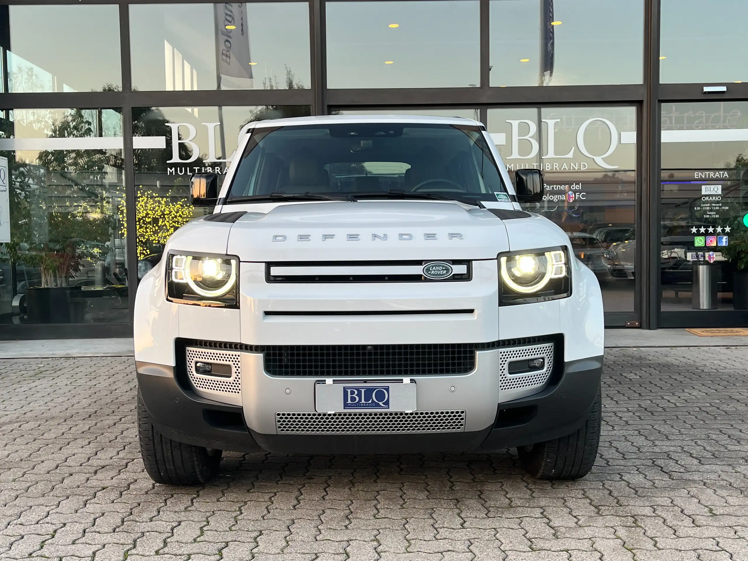 Land Rover - Defender