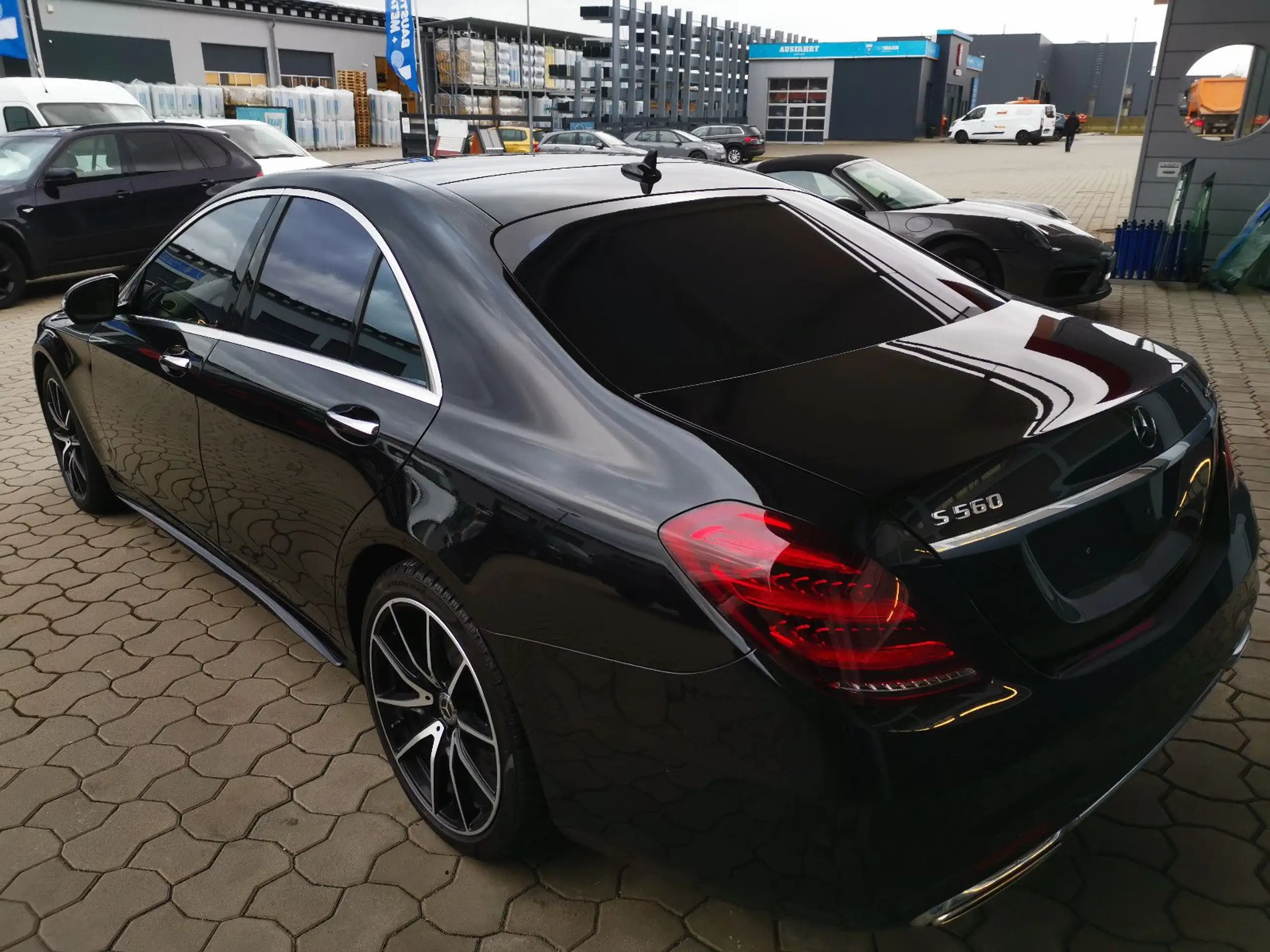 Mercedes-Benz - S 560