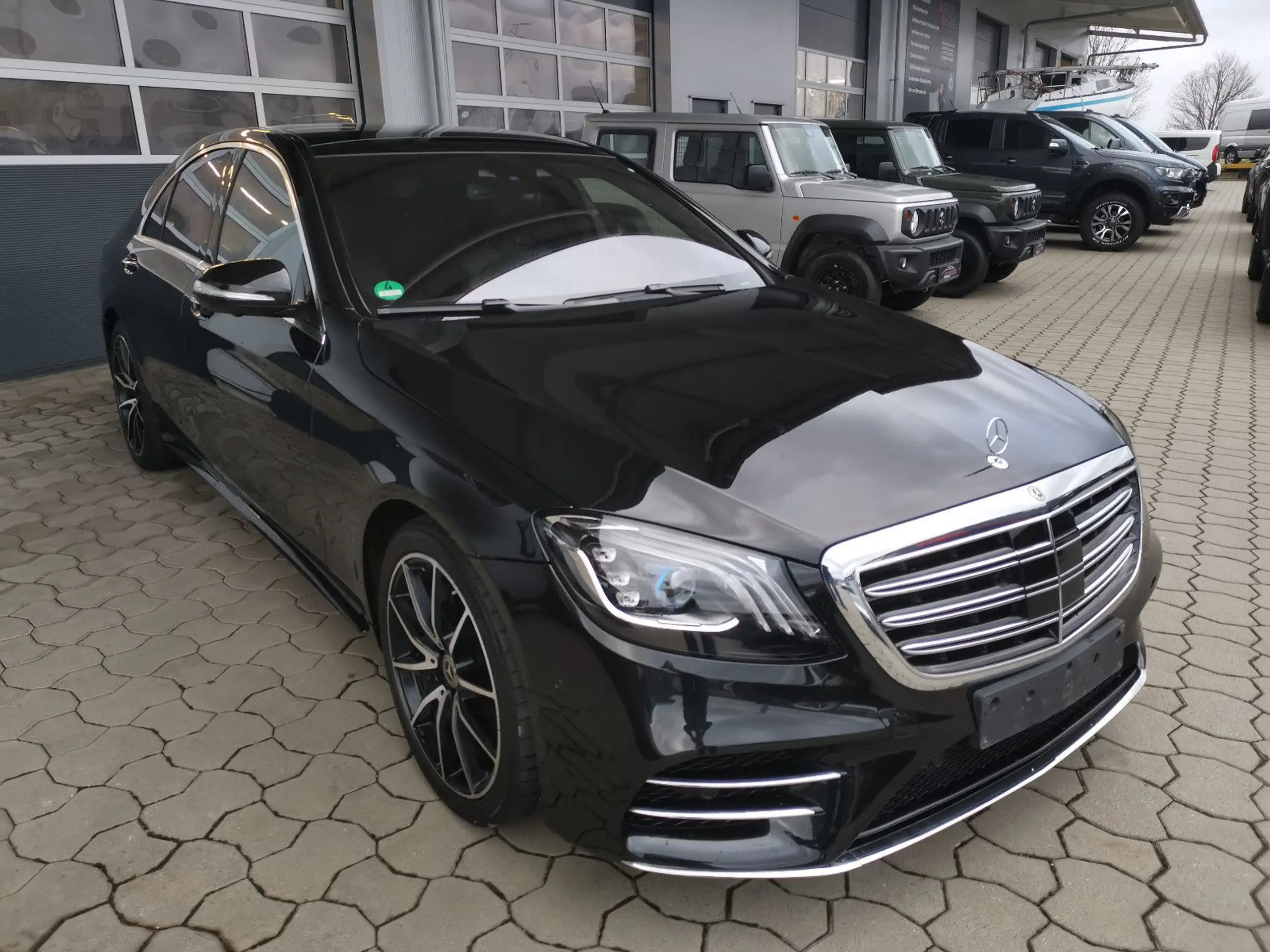 Mercedes-Benz - S 560