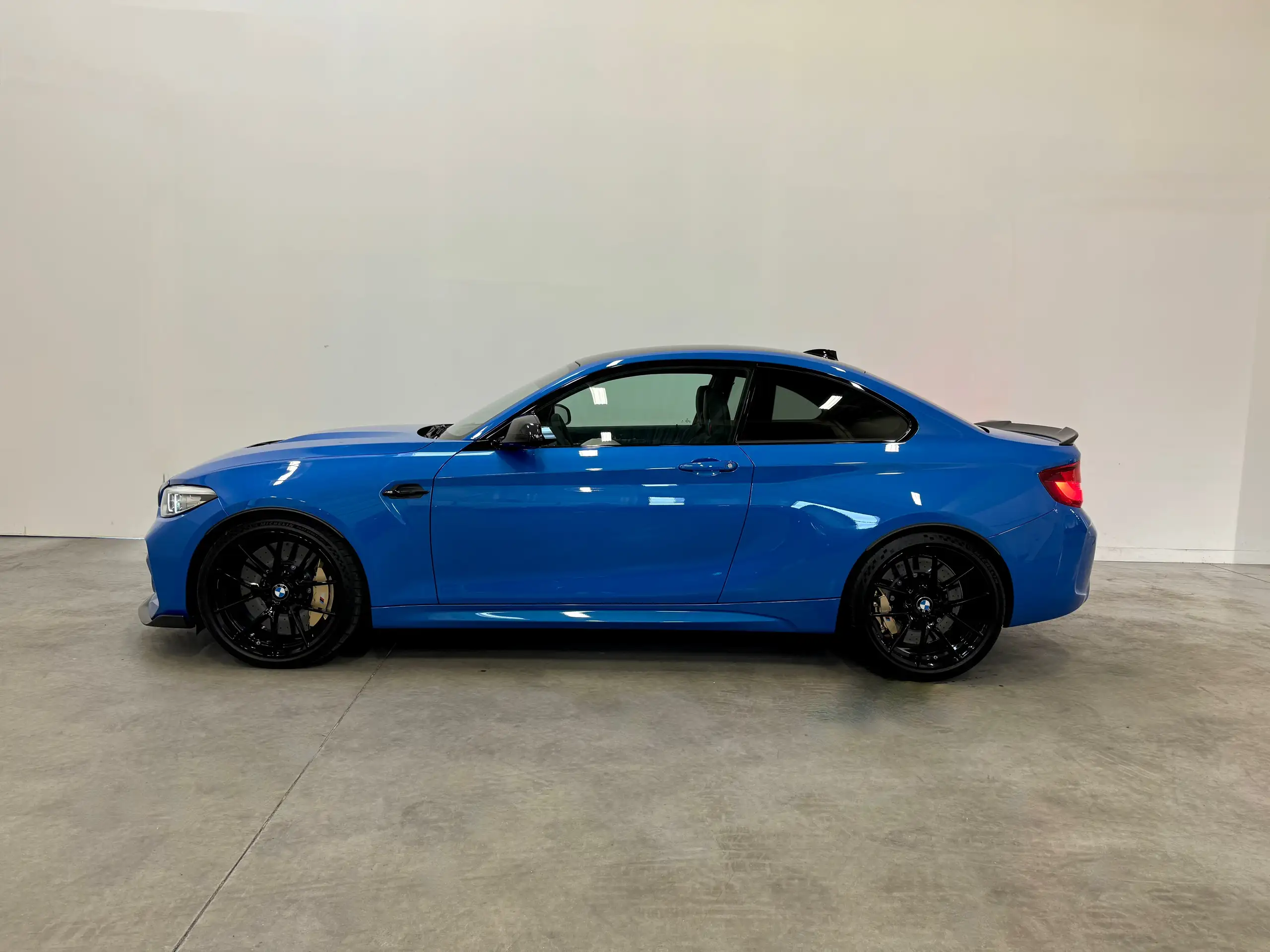 BMW - M2