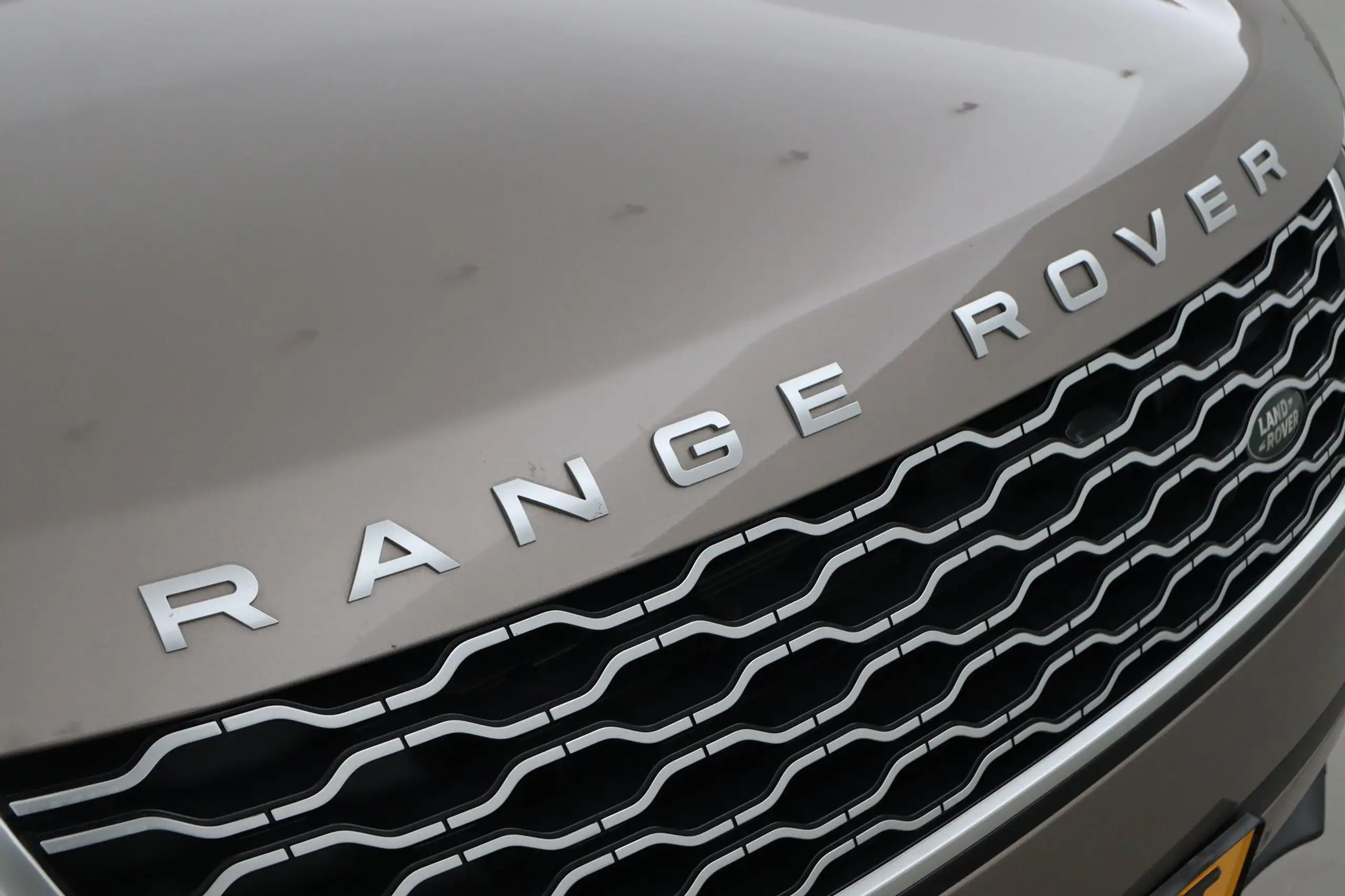 Land Rover - Range Rover Velar