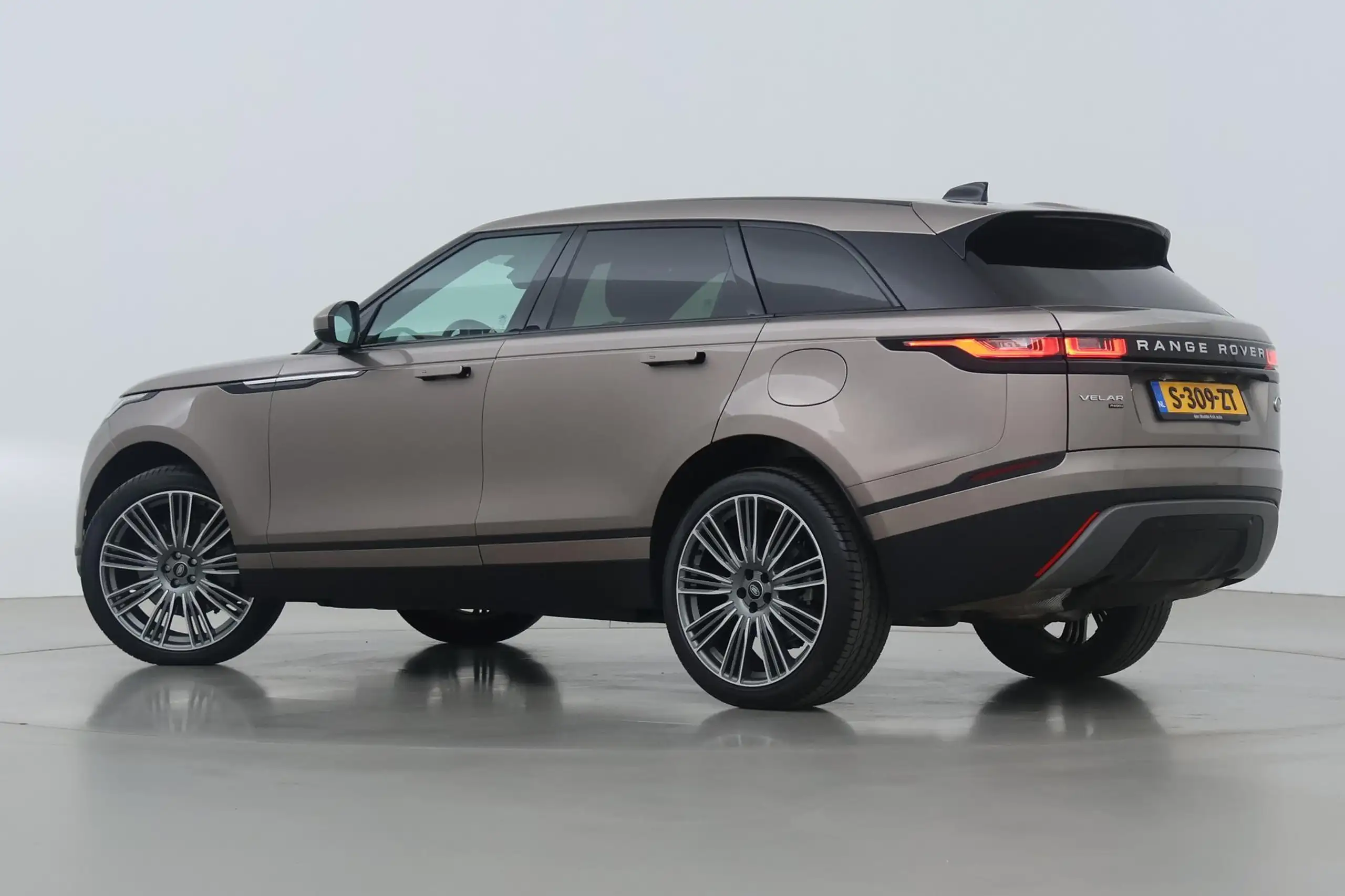 Land Rover - Range Rover Velar