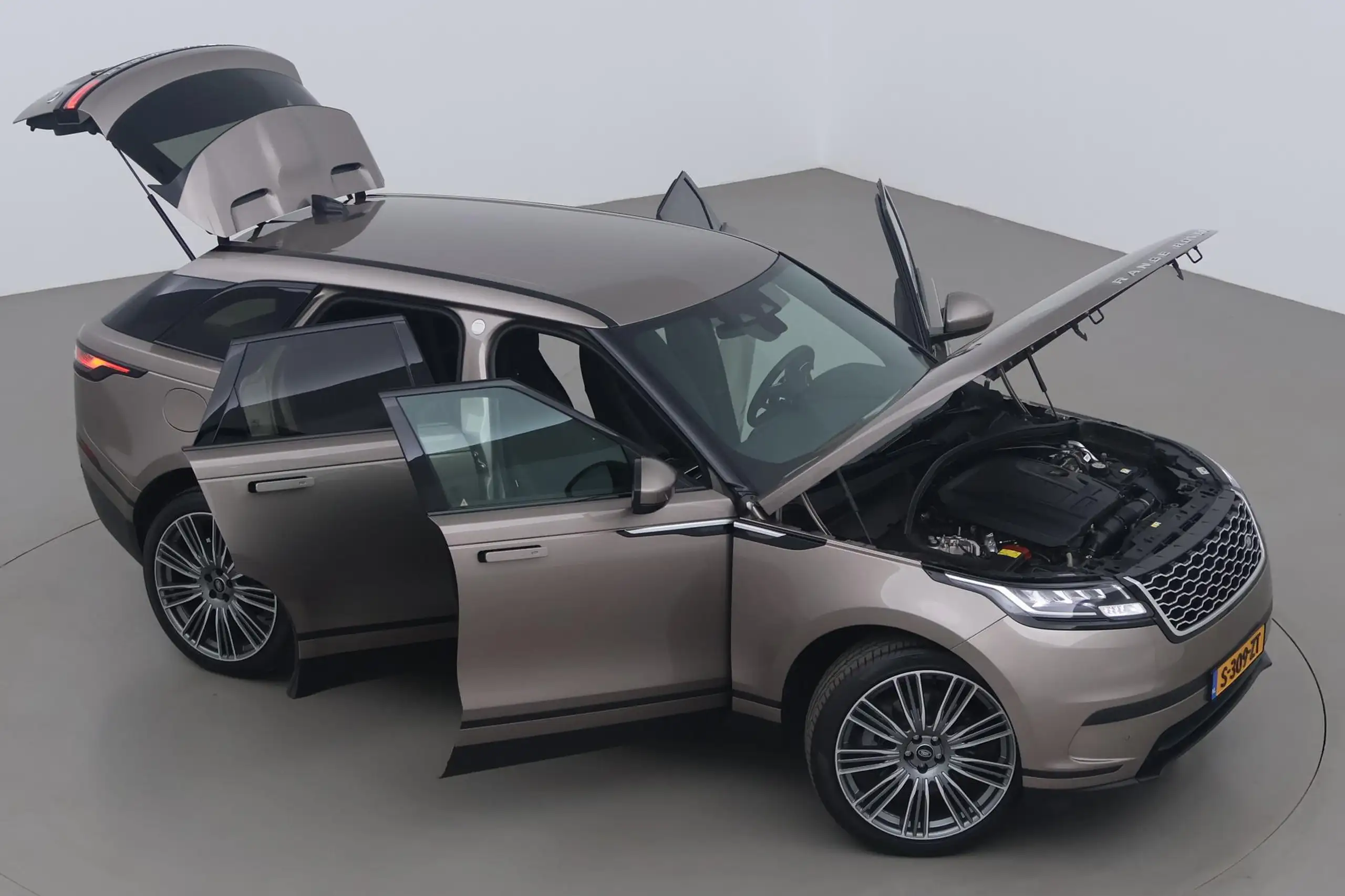 Land Rover - Range Rover Velar