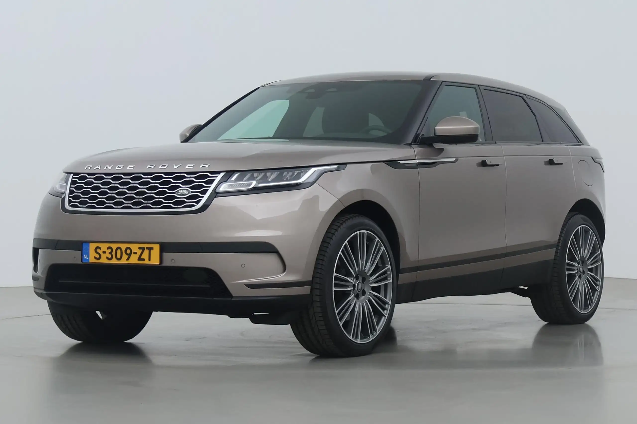 Land Rover - Range Rover Velar