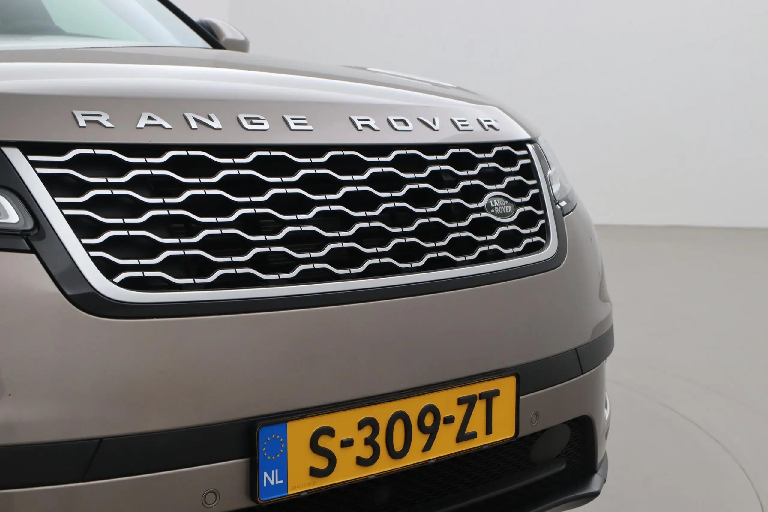 Land Rover - Range Rover Velar