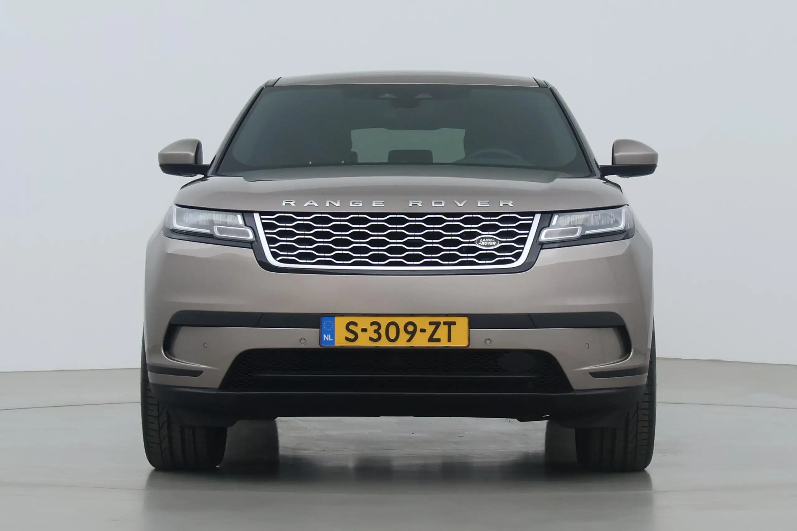 Land Rover - Range Rover Velar