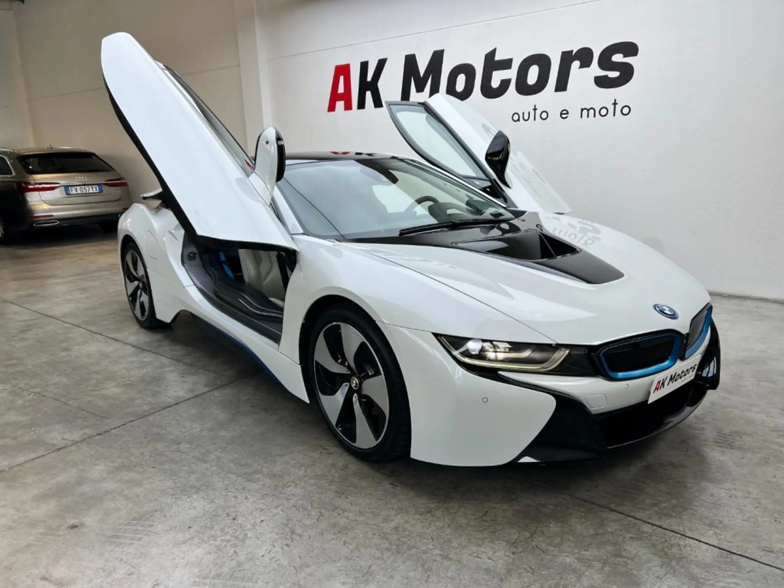 BMW - i8