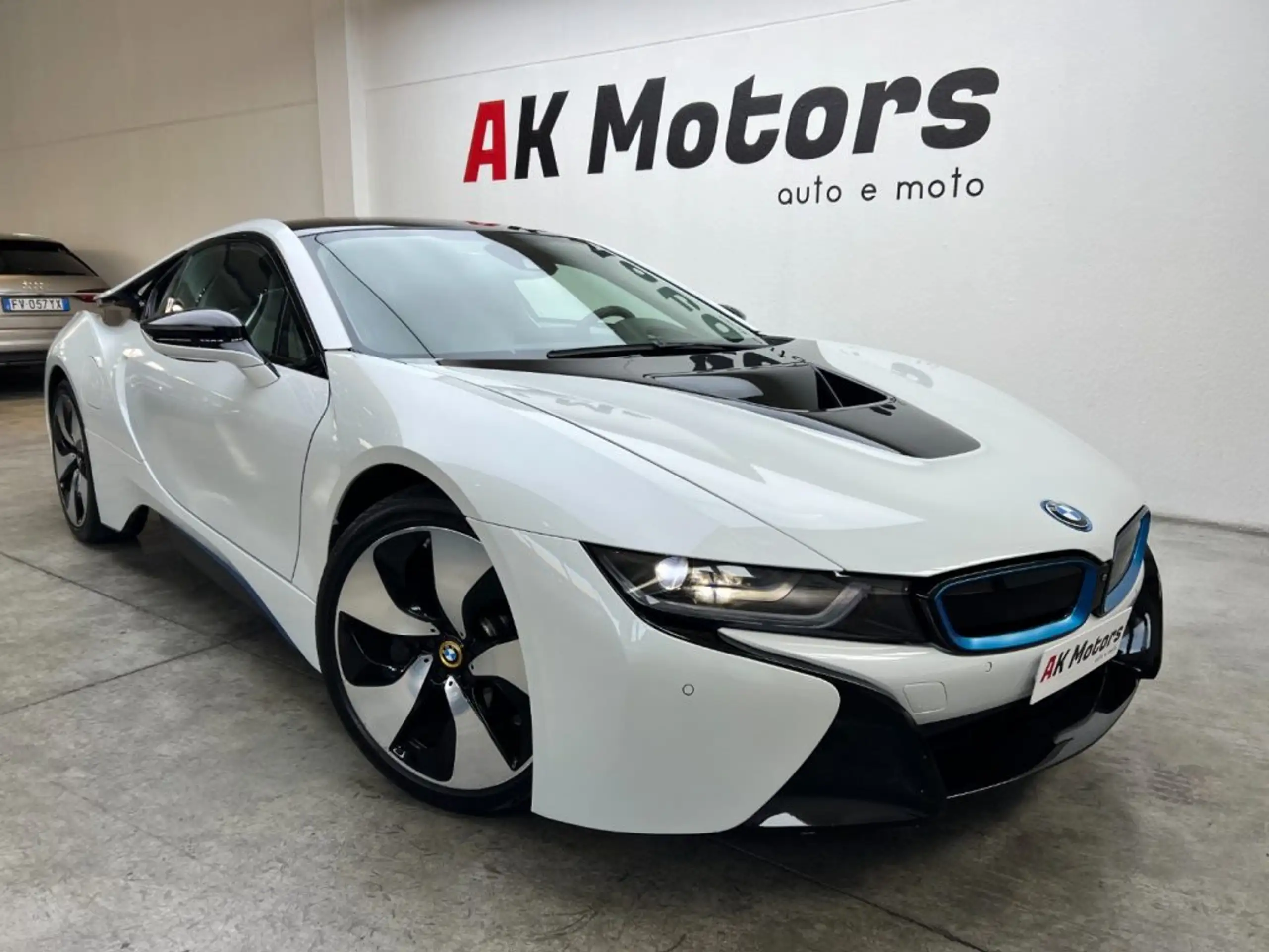 BMW - i8