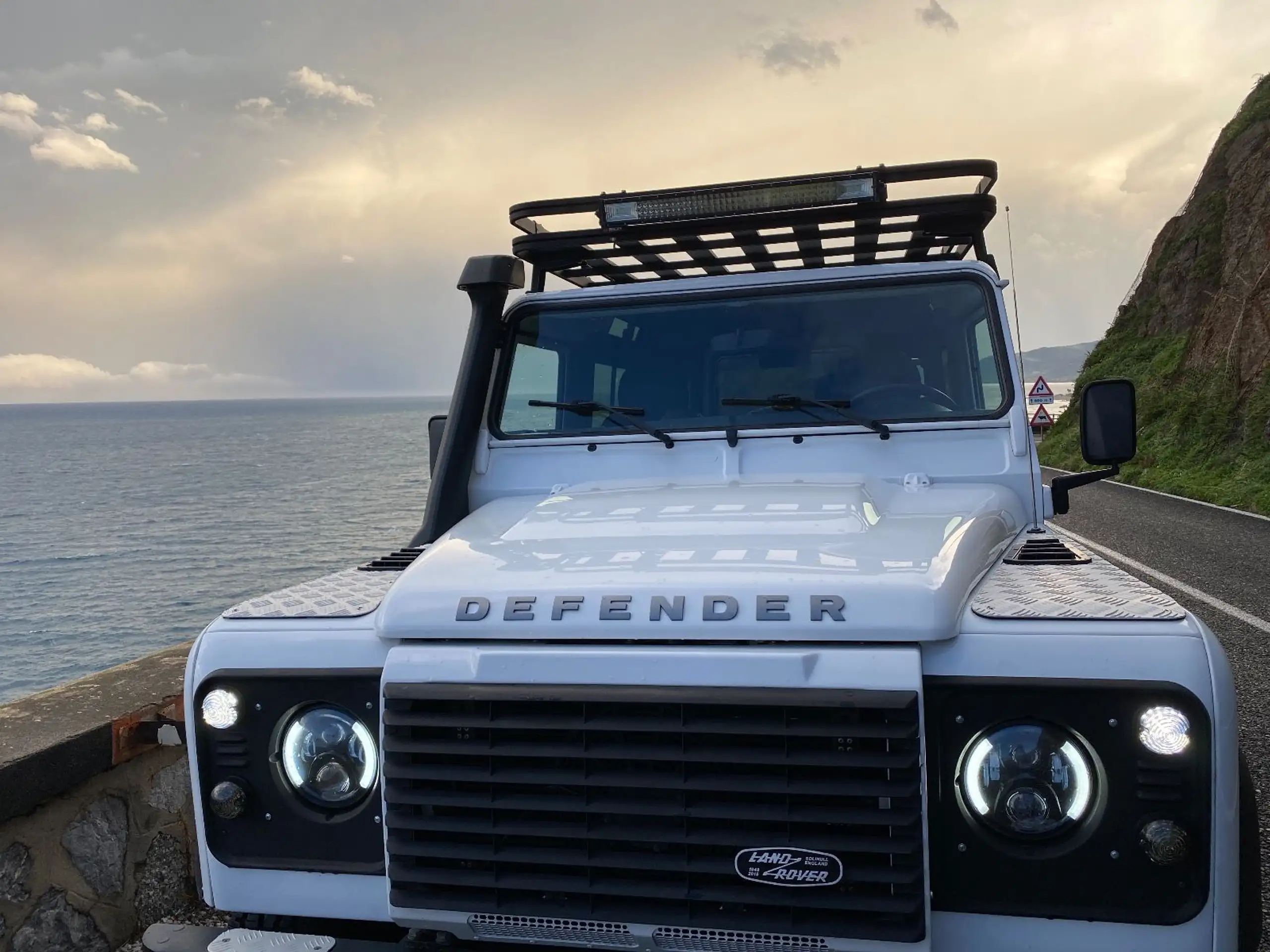 Land Rover - Defender