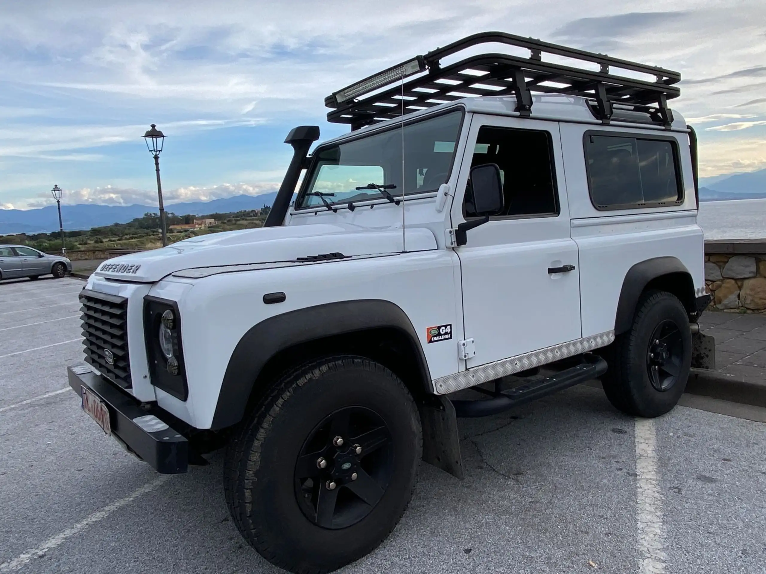 Land Rover - Defender