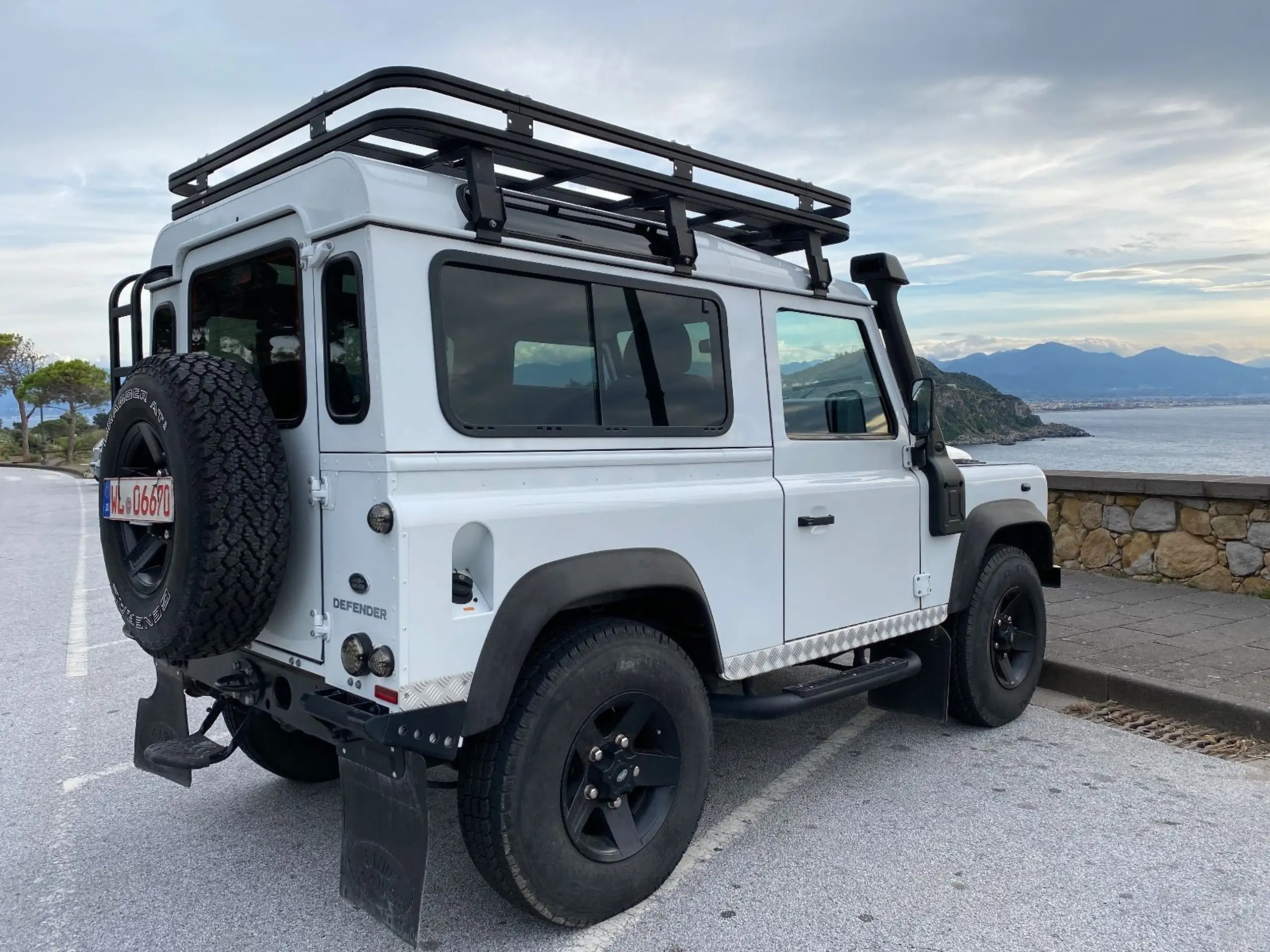 Land Rover - Defender