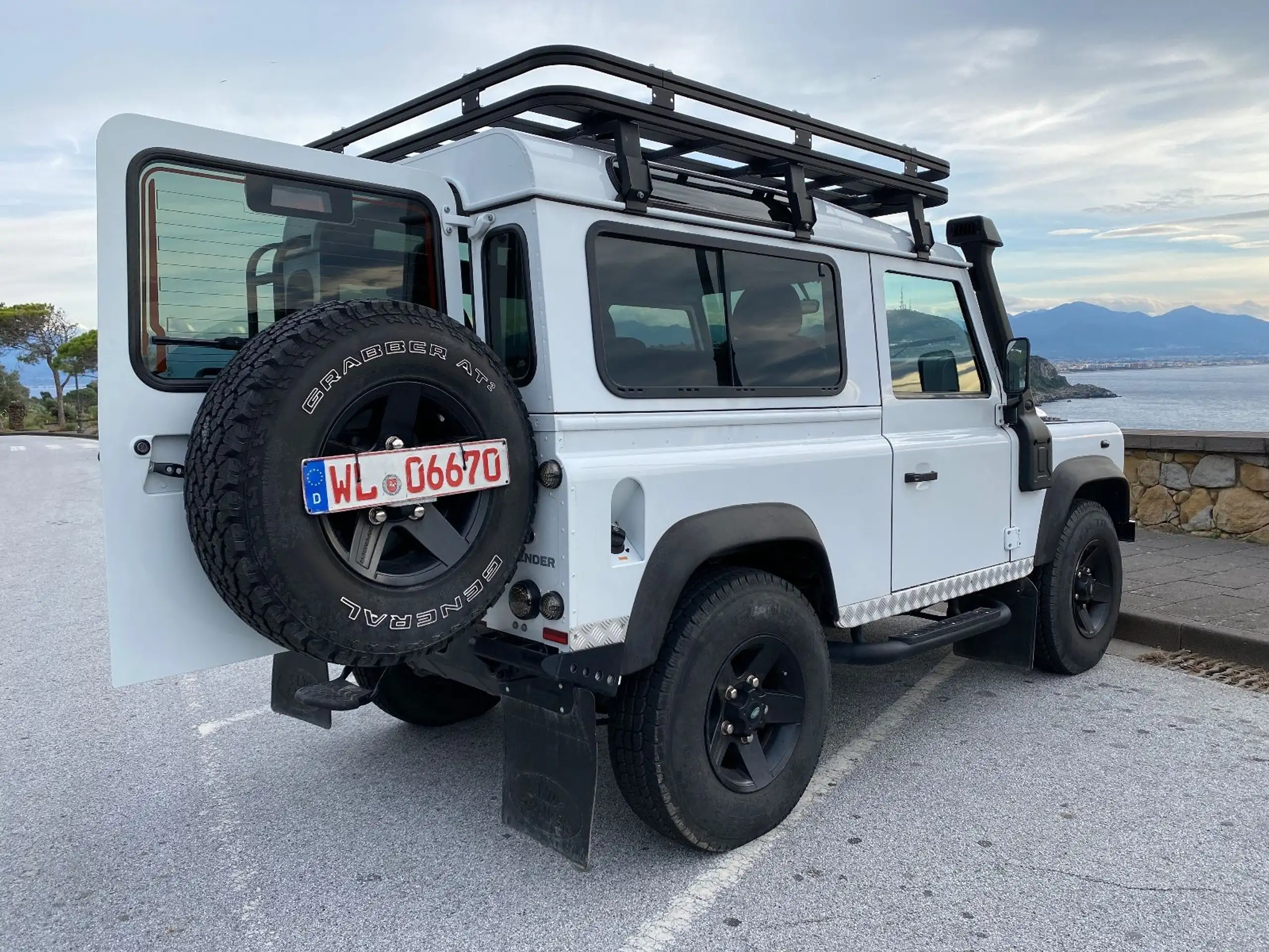 Land Rover - Defender