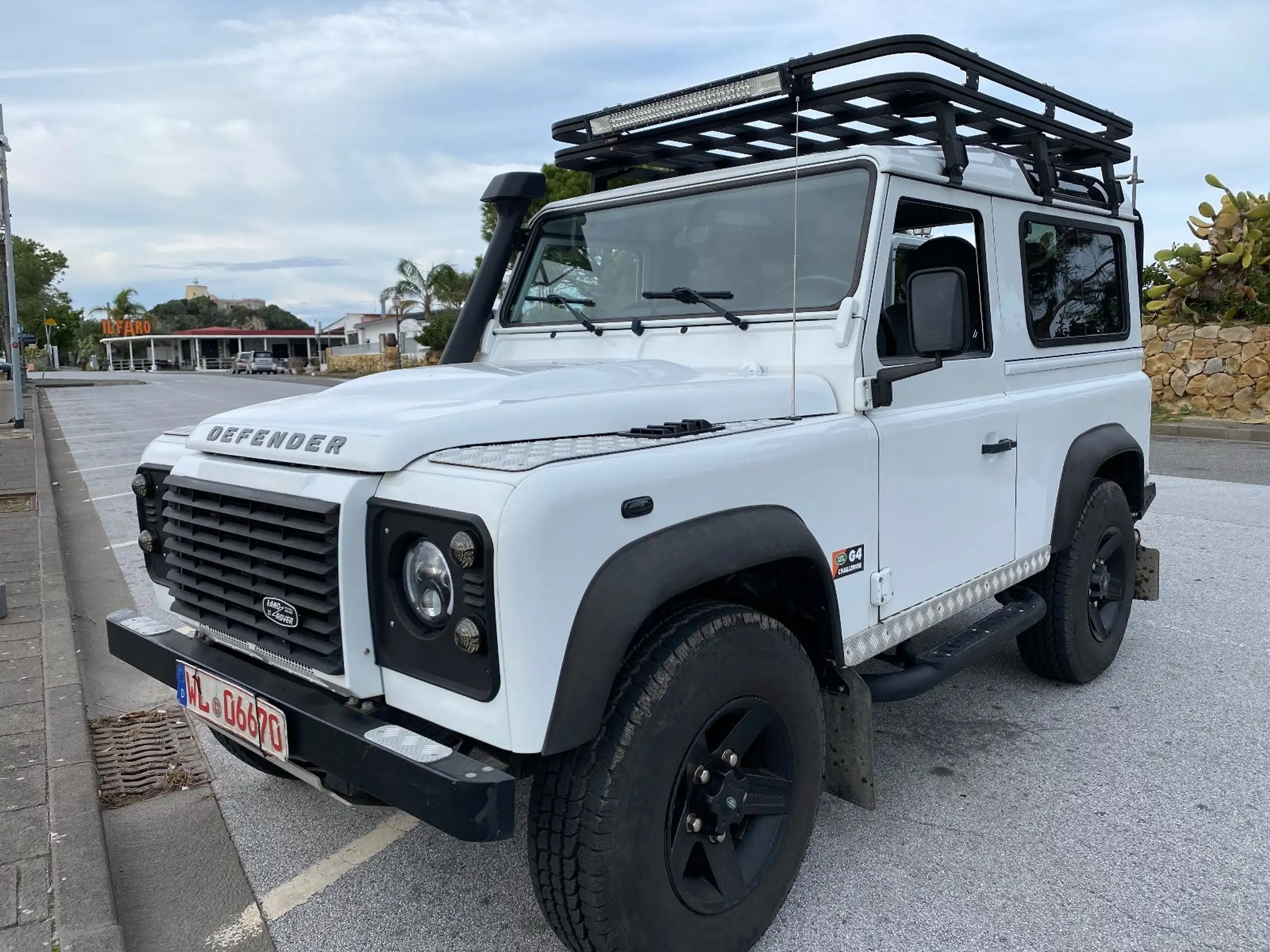 Land Rover - Defender