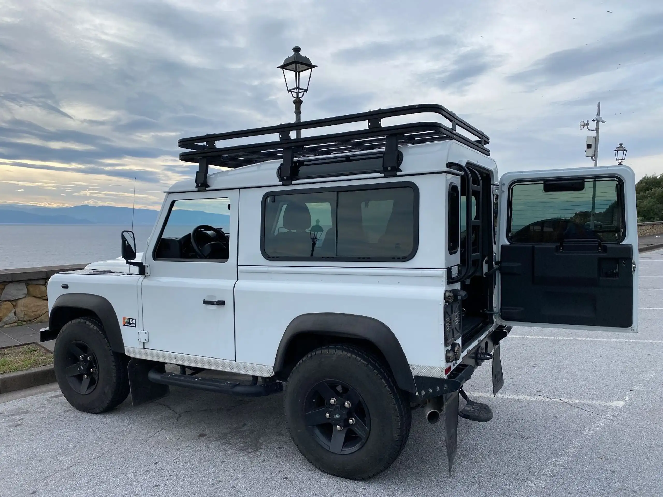 Land Rover - Defender