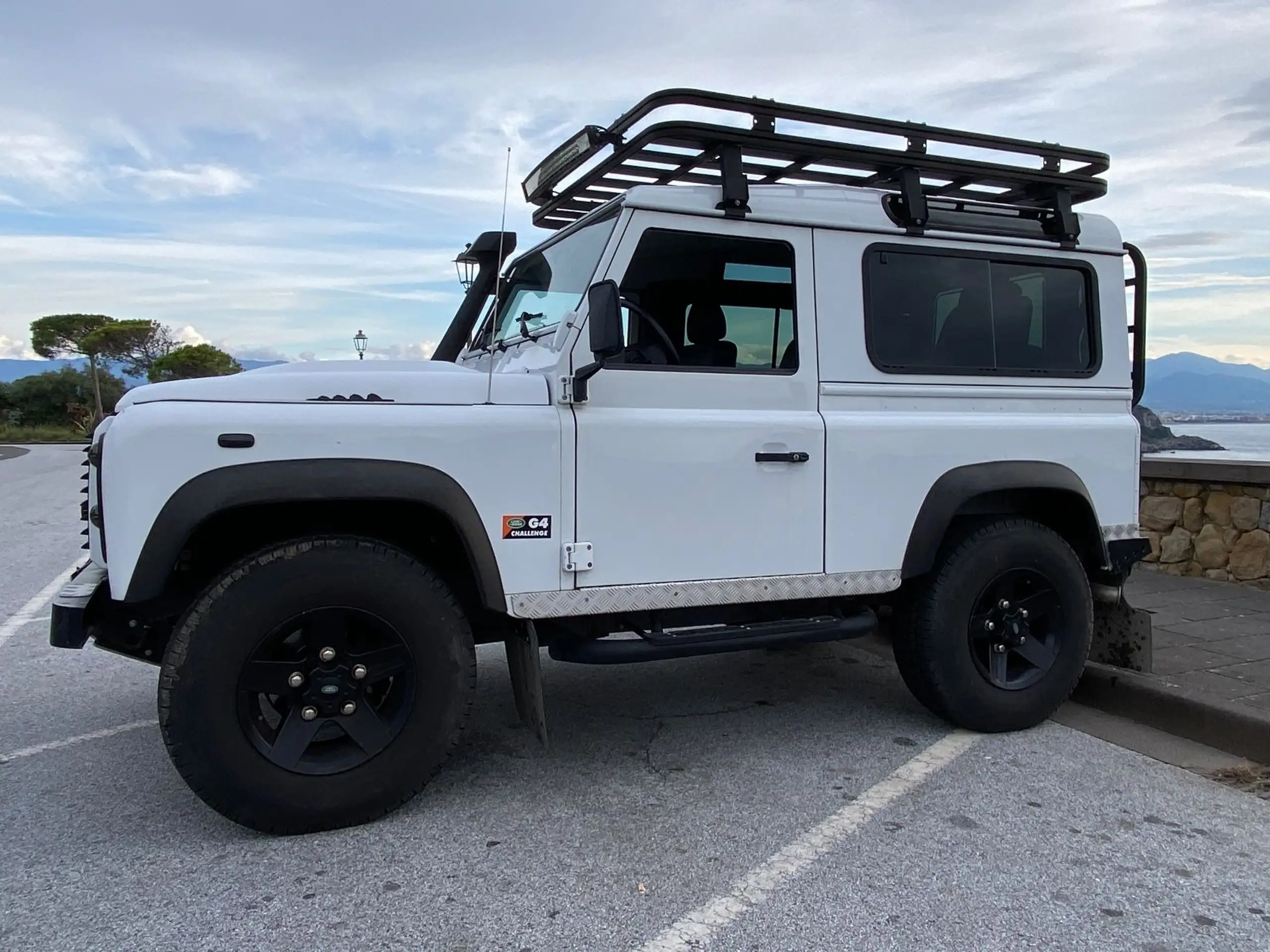 Land Rover - Defender