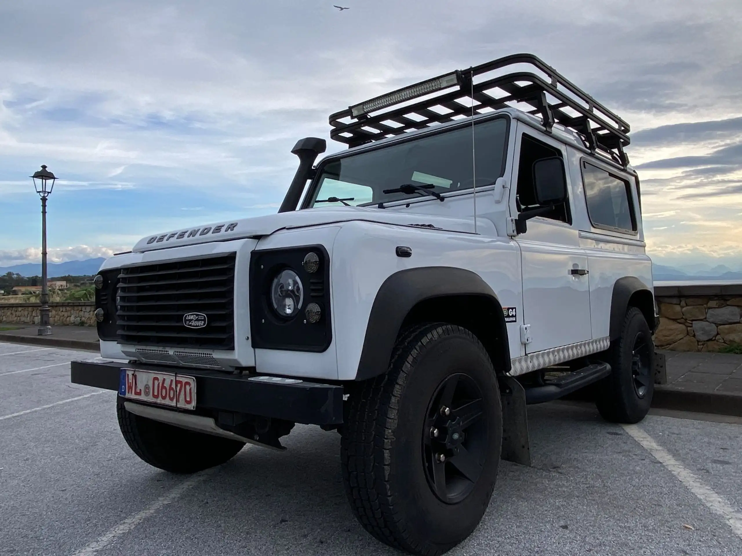 Land Rover - Defender