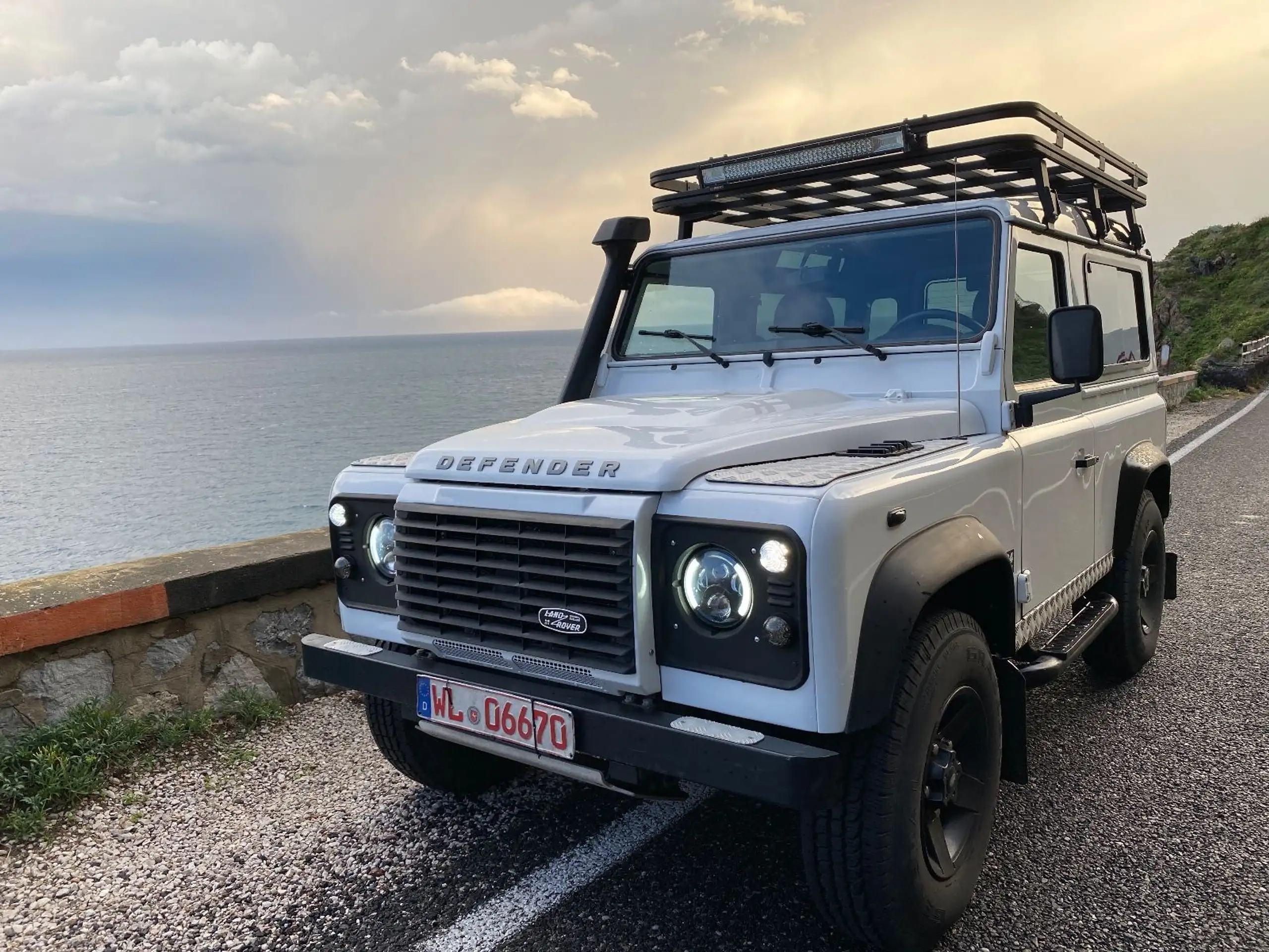 Land Rover - Defender