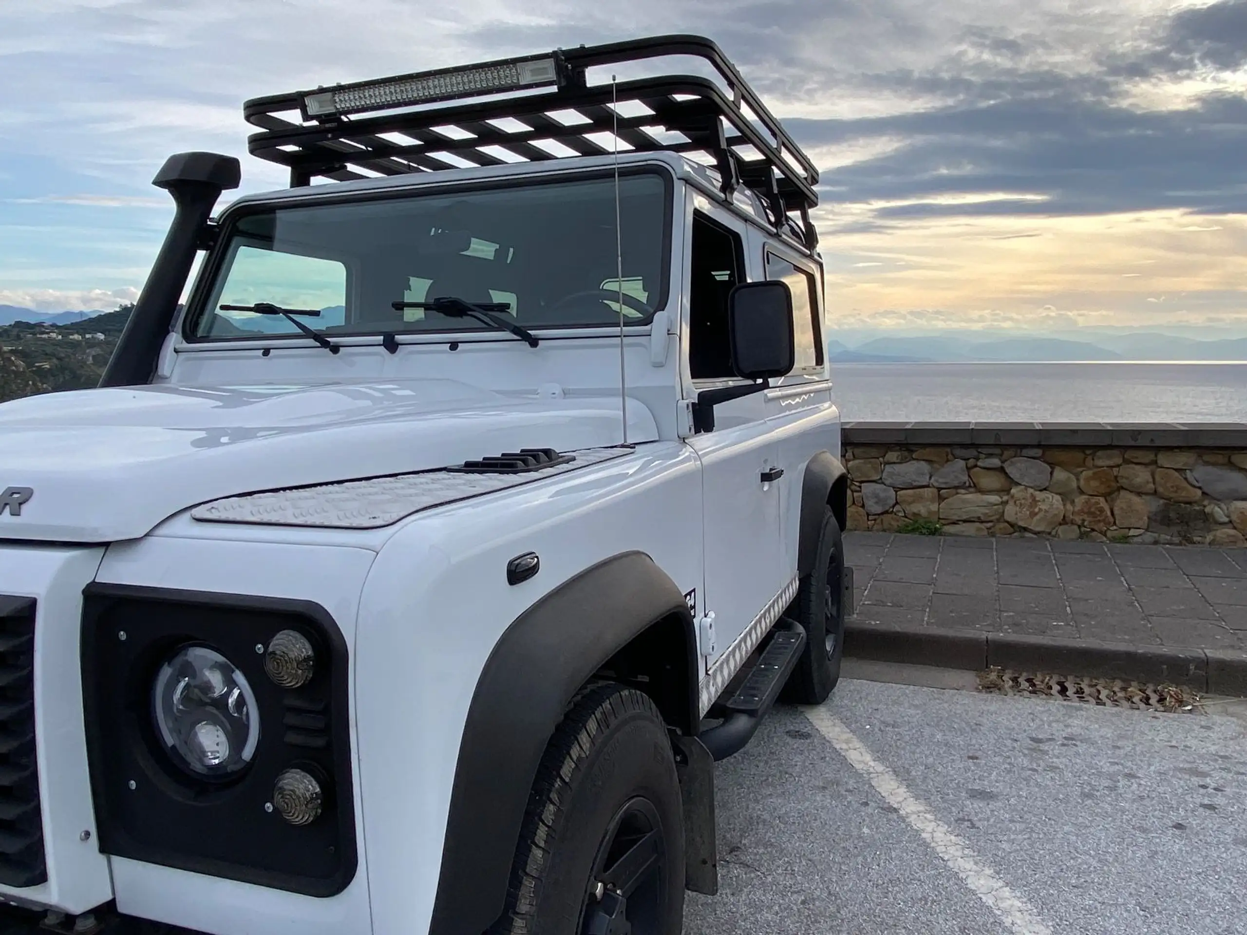 Land Rover - Defender