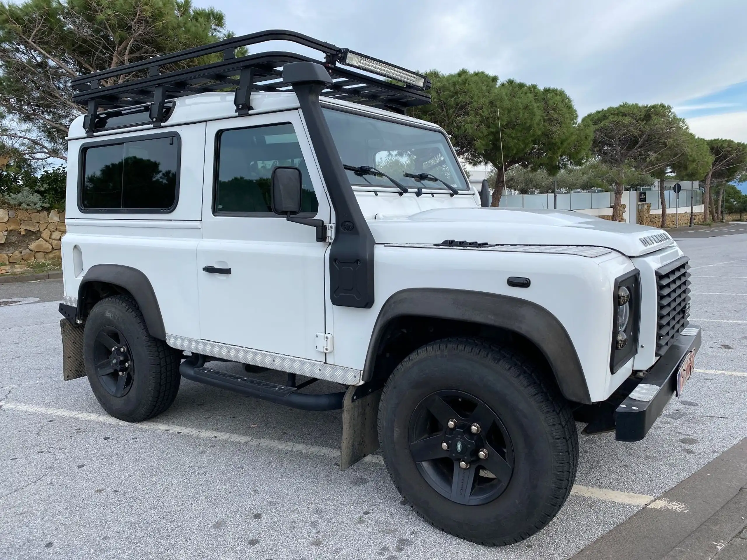 Land Rover - Defender