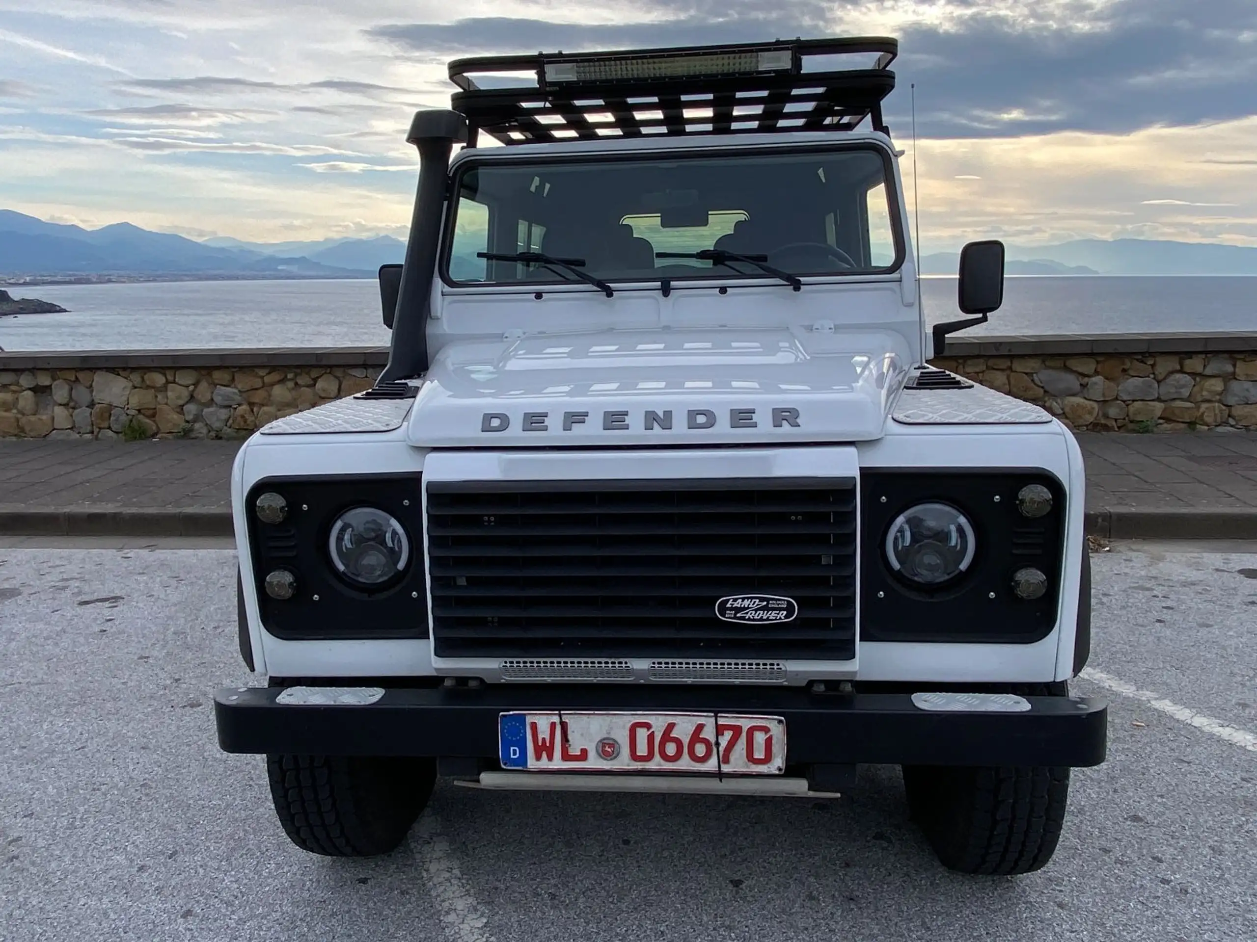 Land Rover - Defender