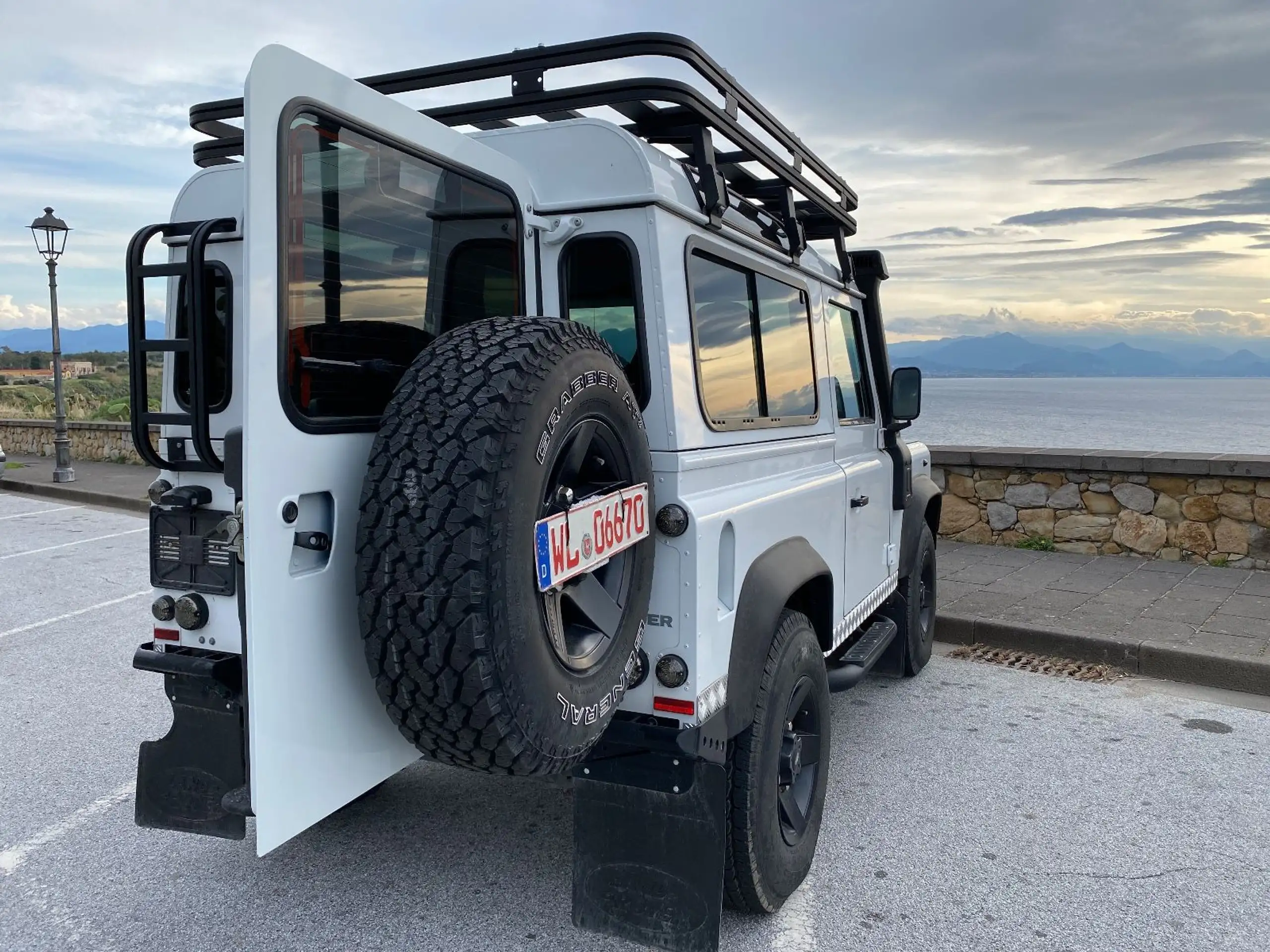 Land Rover - Defender