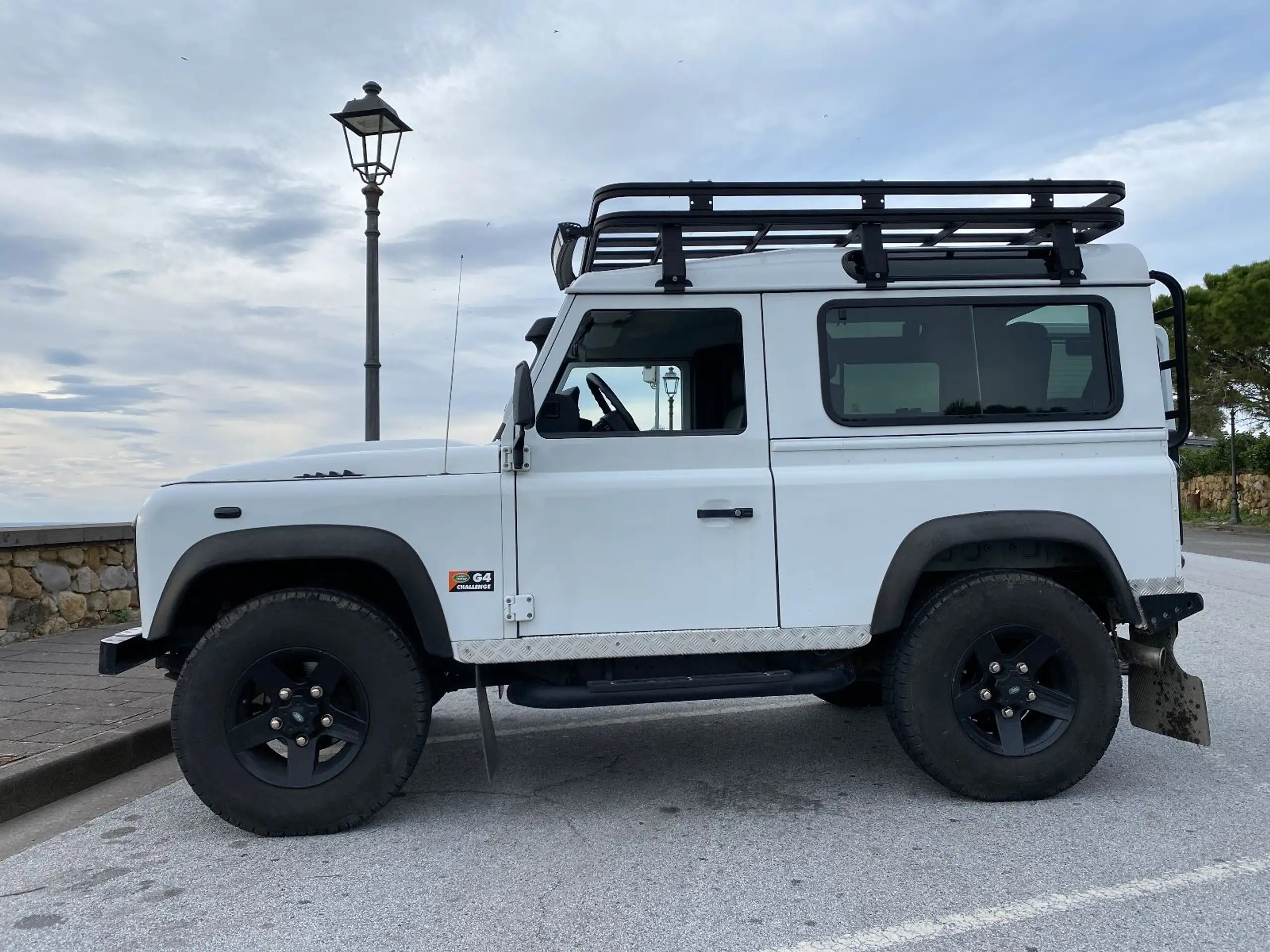 Land Rover - Defender