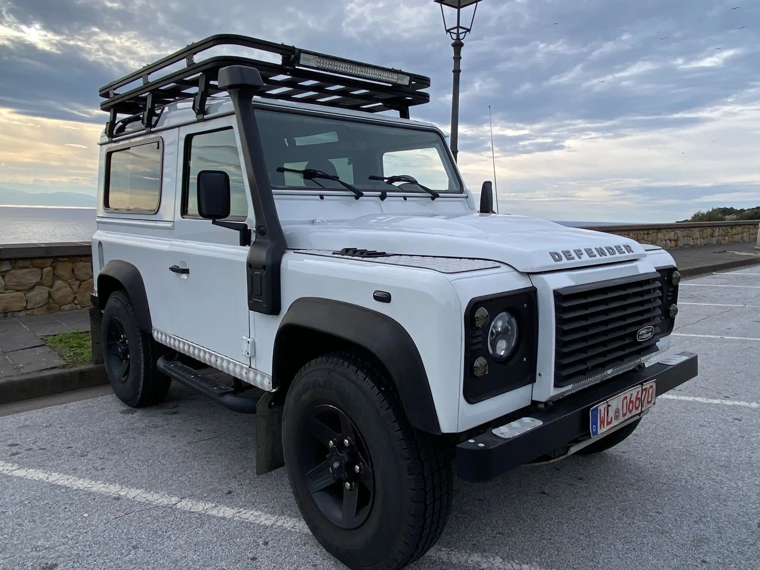 Land Rover - Defender