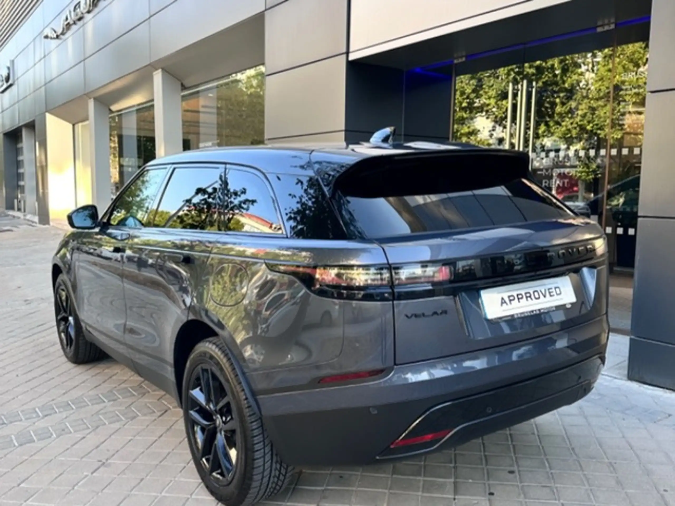 Land Rover - Range Rover Velar