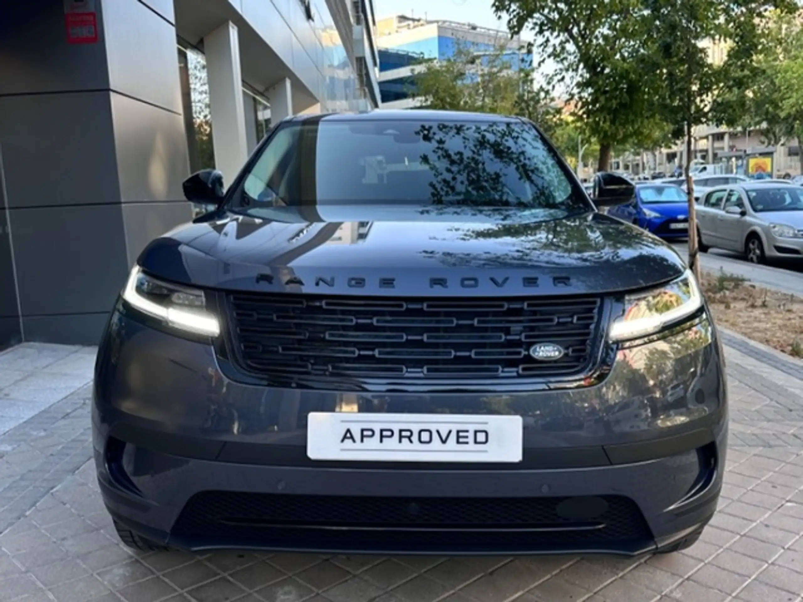 Land Rover - Range Rover Velar