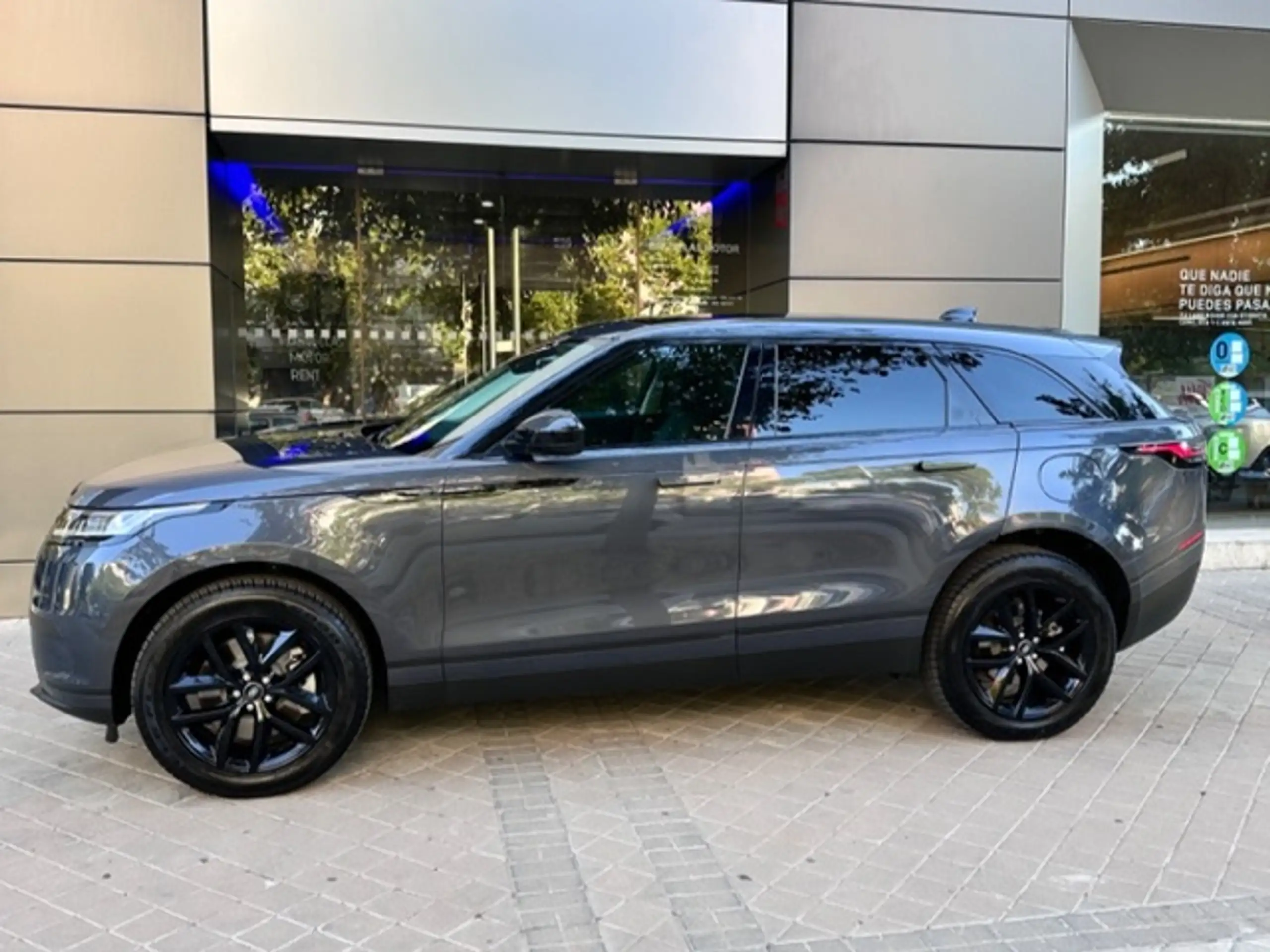 Land Rover - Range Rover Velar