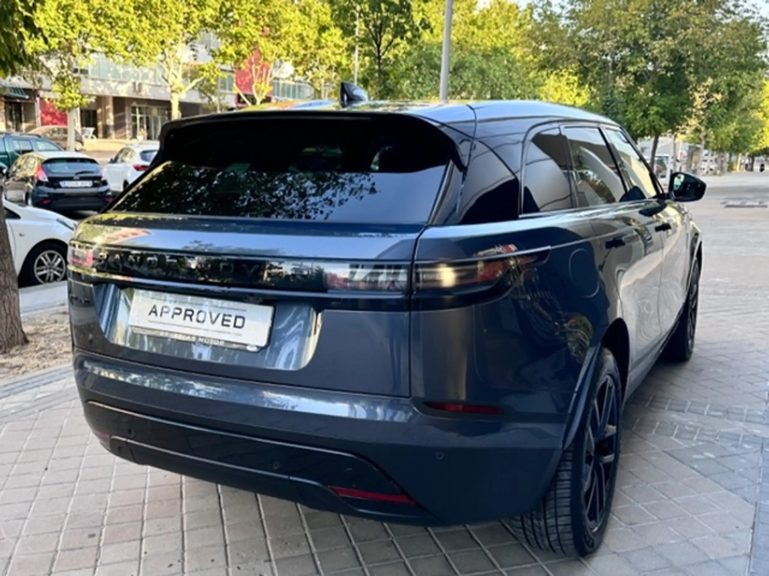 Land Rover - Range Rover Velar