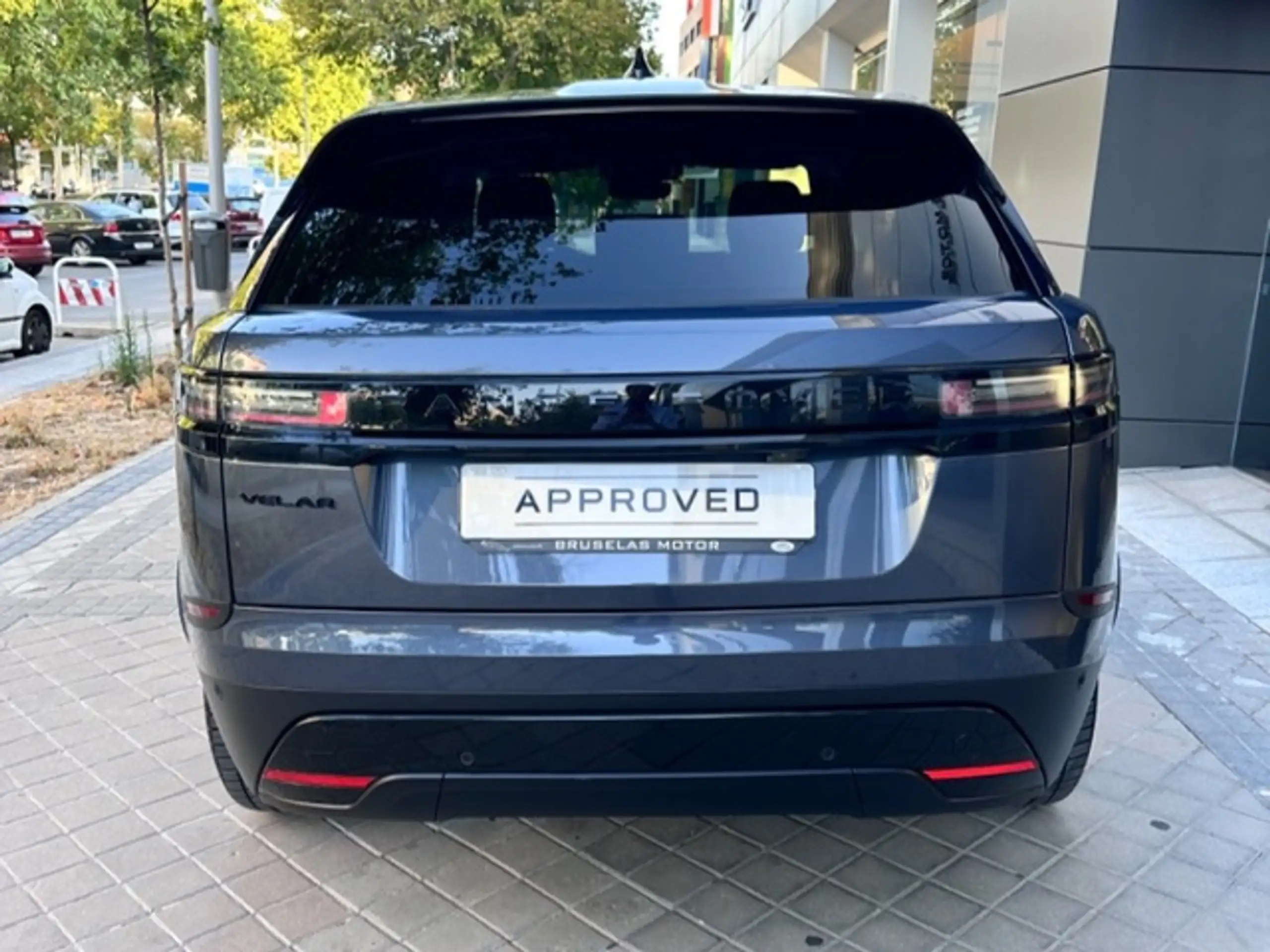 Land Rover - Range Rover Velar