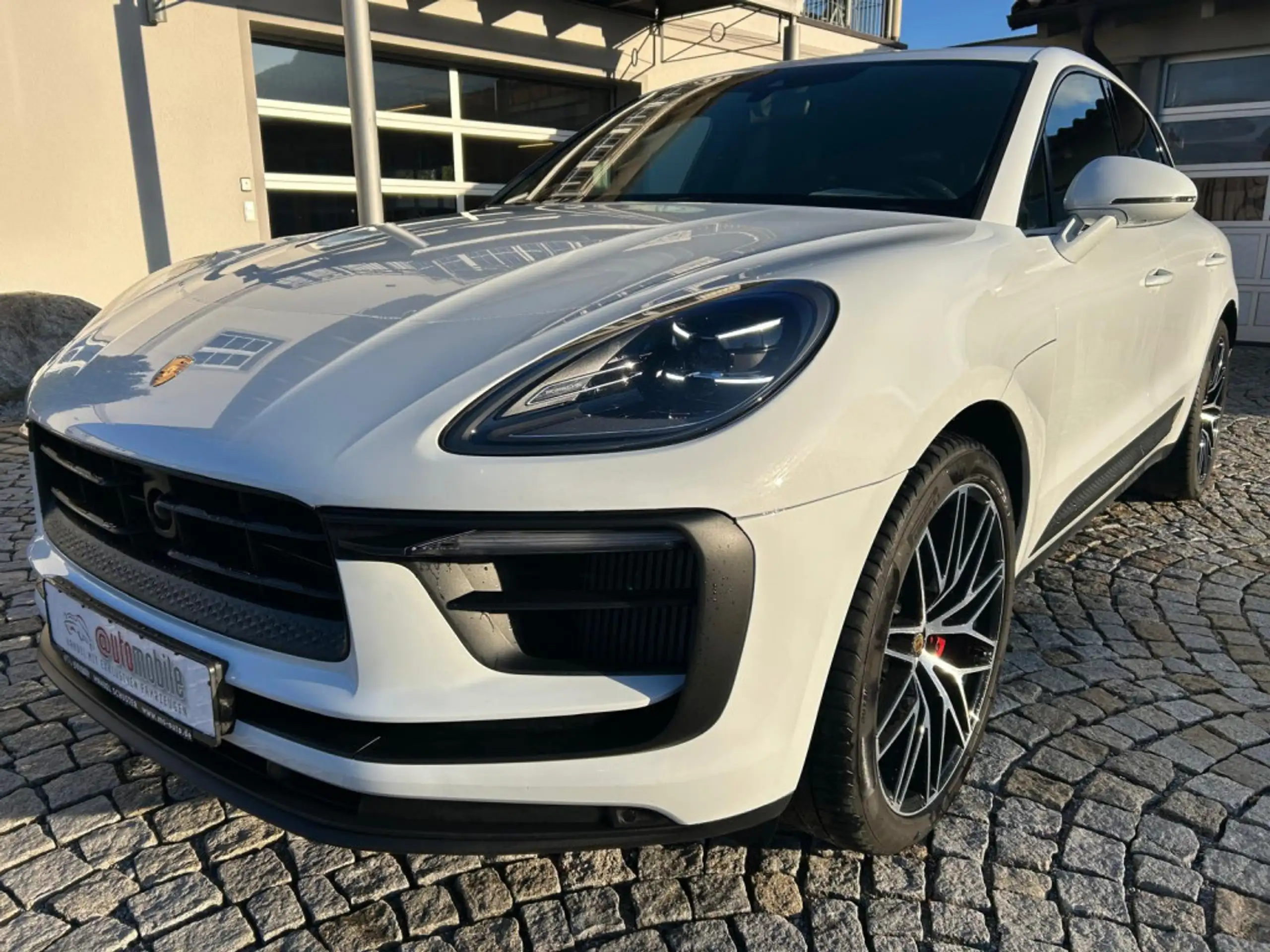 Porsche - Macan