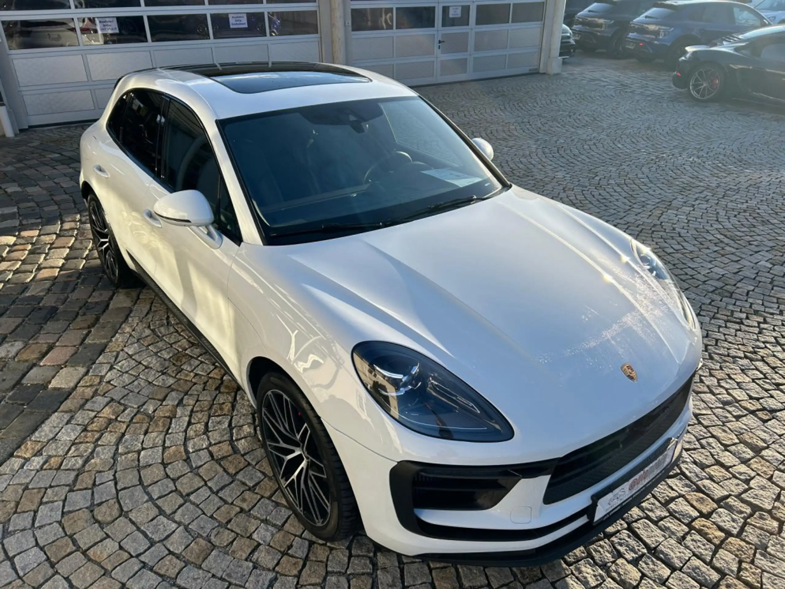 Porsche - Macan