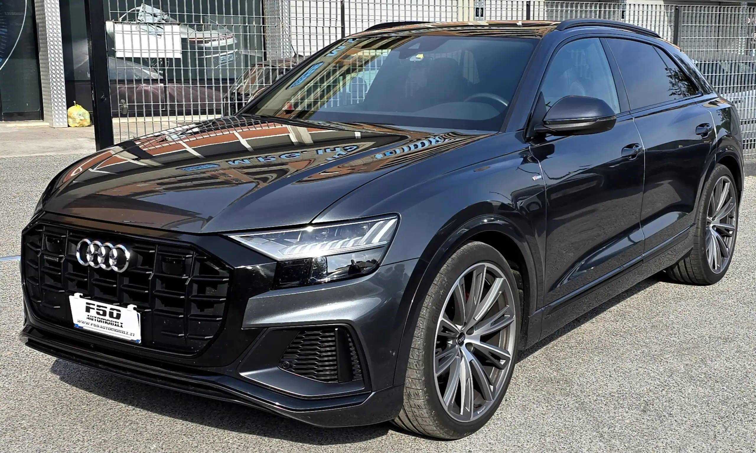 Audi - Q8